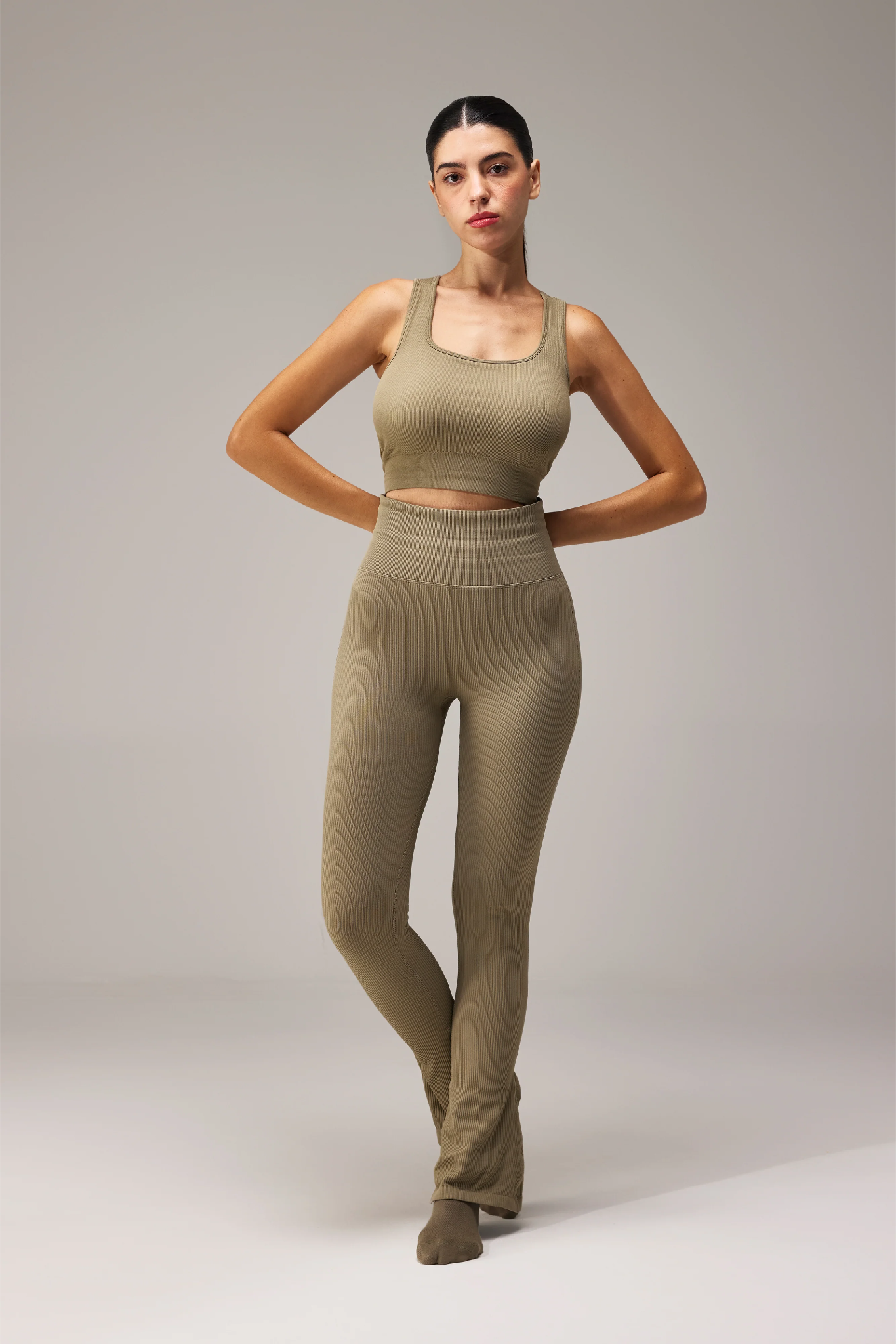 SEAMLESS FLARE PANTS - LALA GREEN