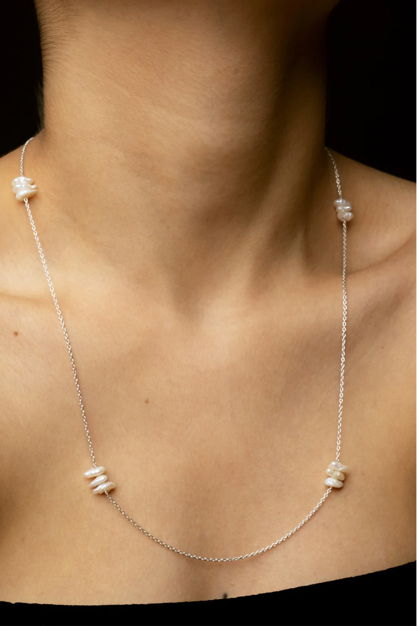 Raya Chip Pearl Long Chain