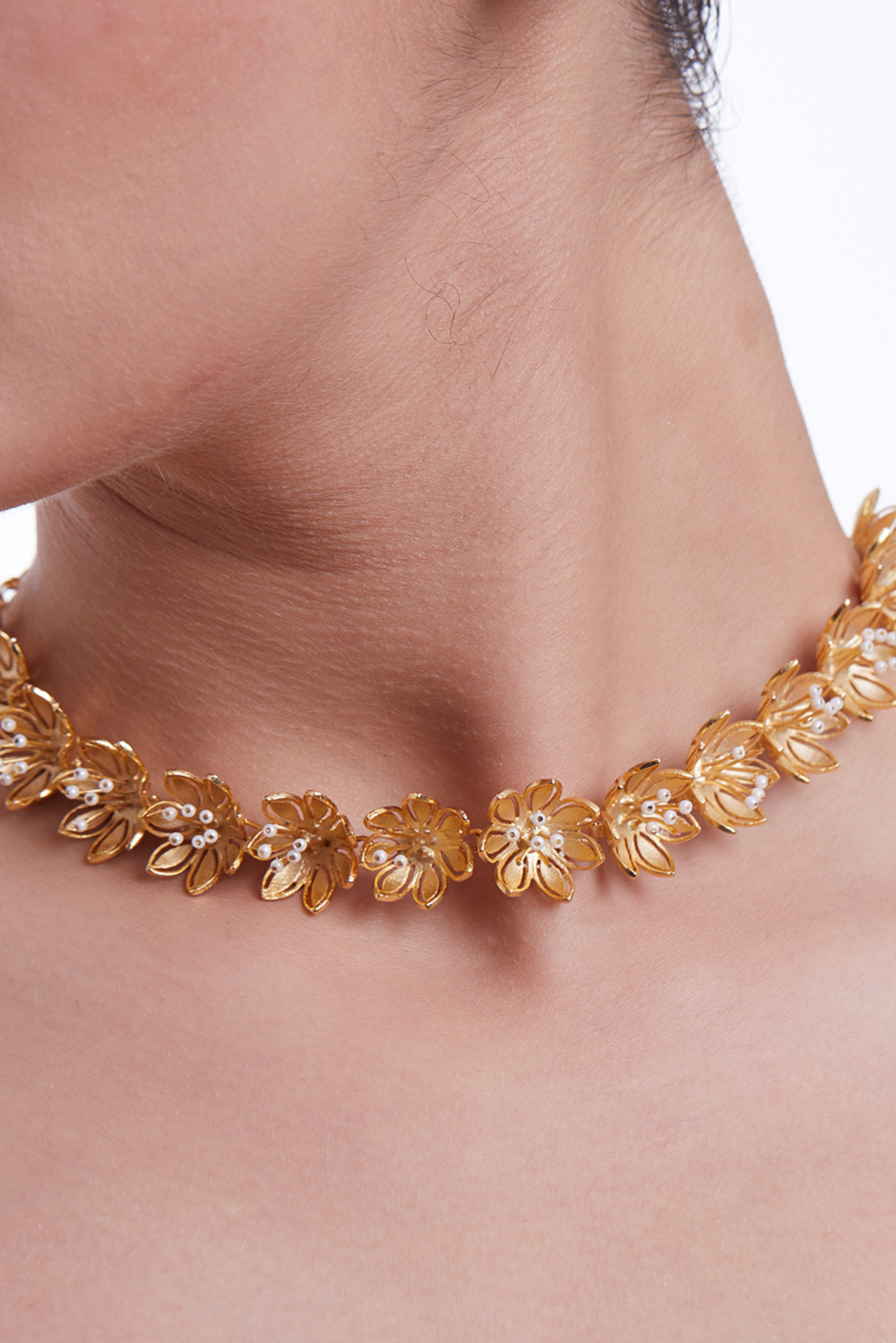 Pearly Golden Flower Necklace