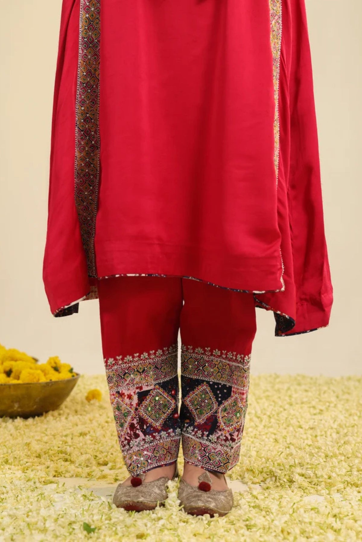 Red Aynaz Kurta Set