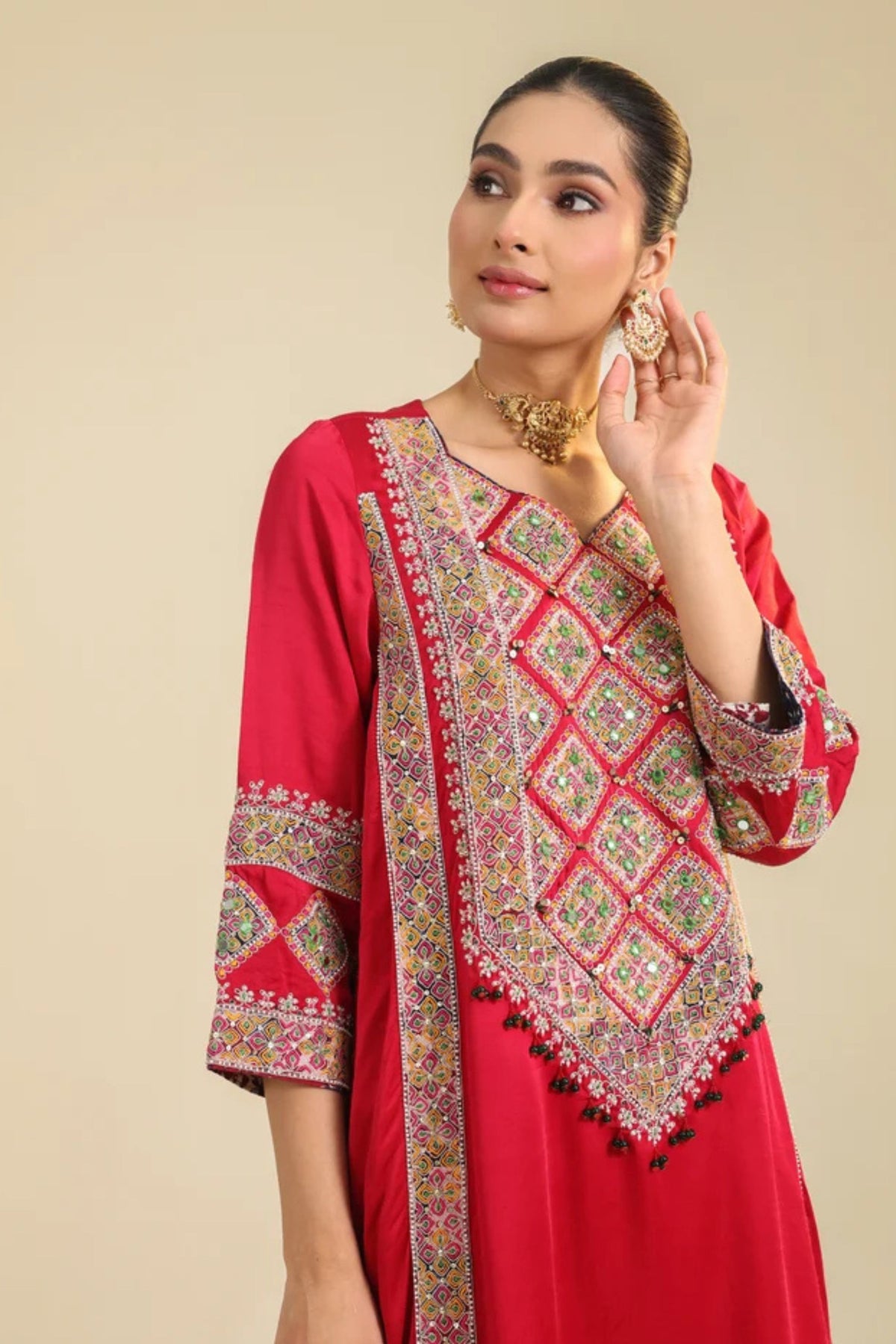 Red Aynaz Kurta Set