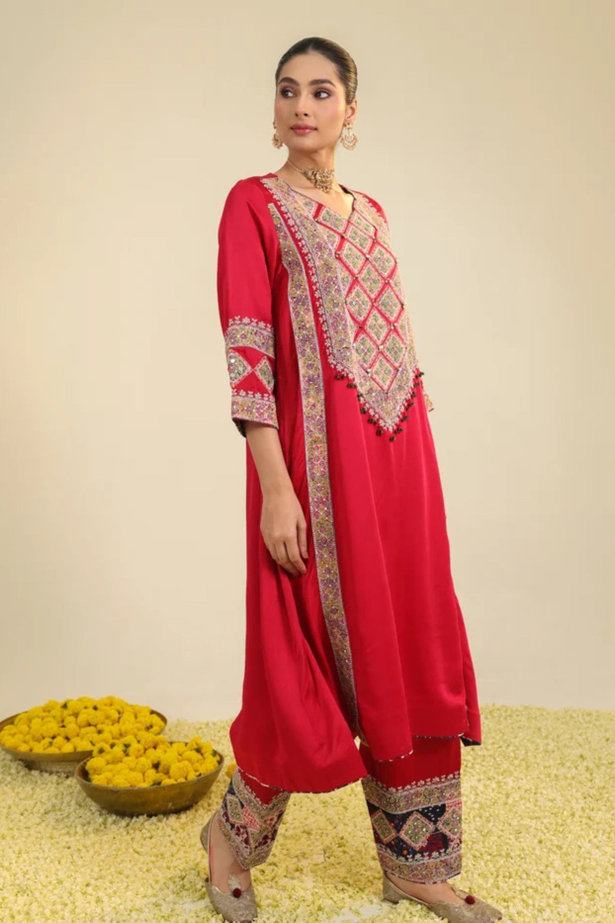 Red Aynaz Kurta Set