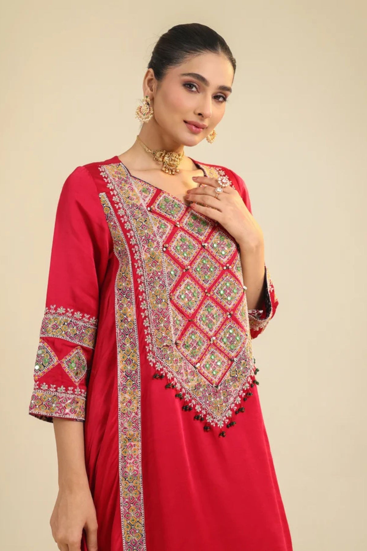 Red Aynaz Kurta Set