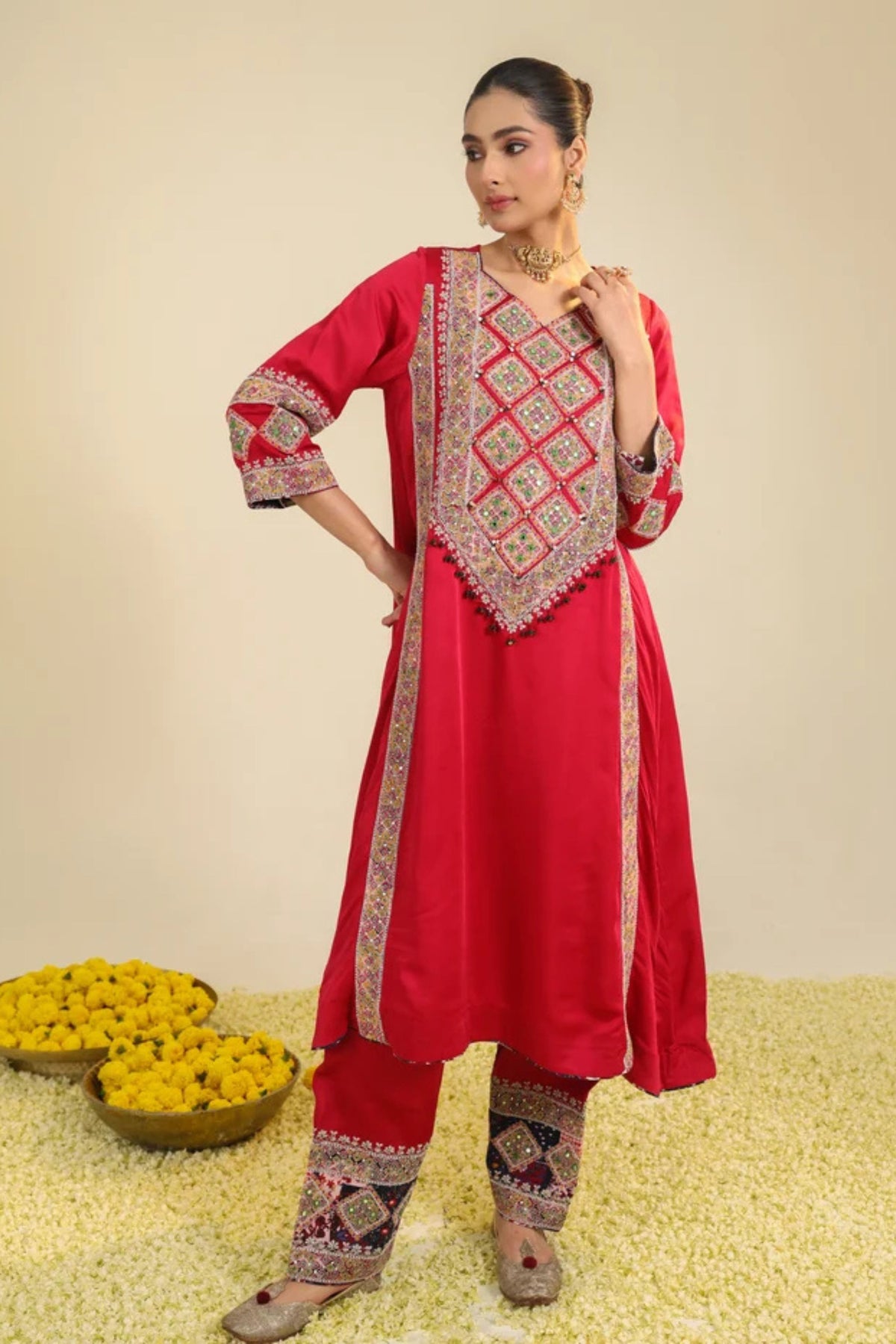 Red Aynaz Kurta Set