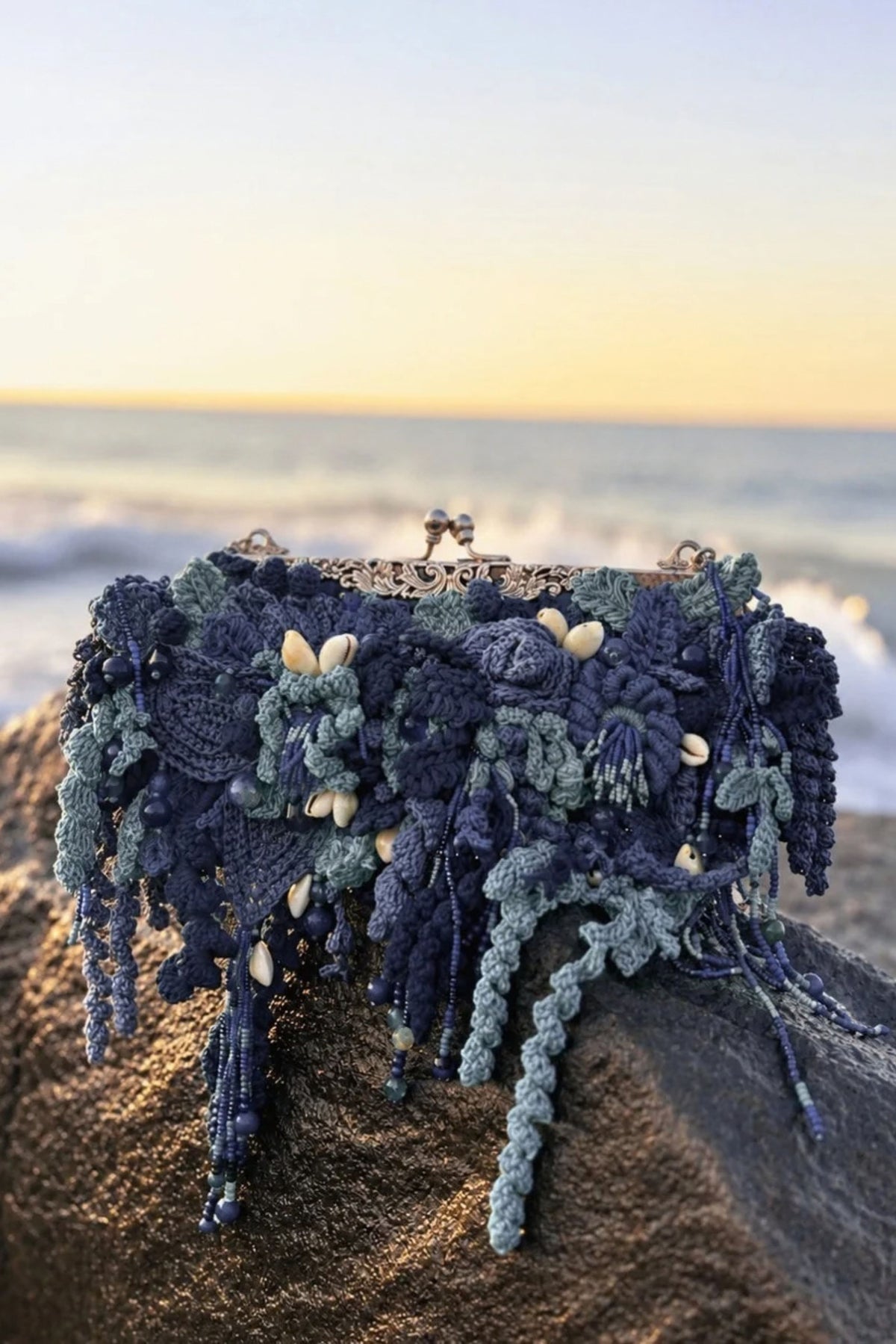 ORION ANTIQUE CLUTCH