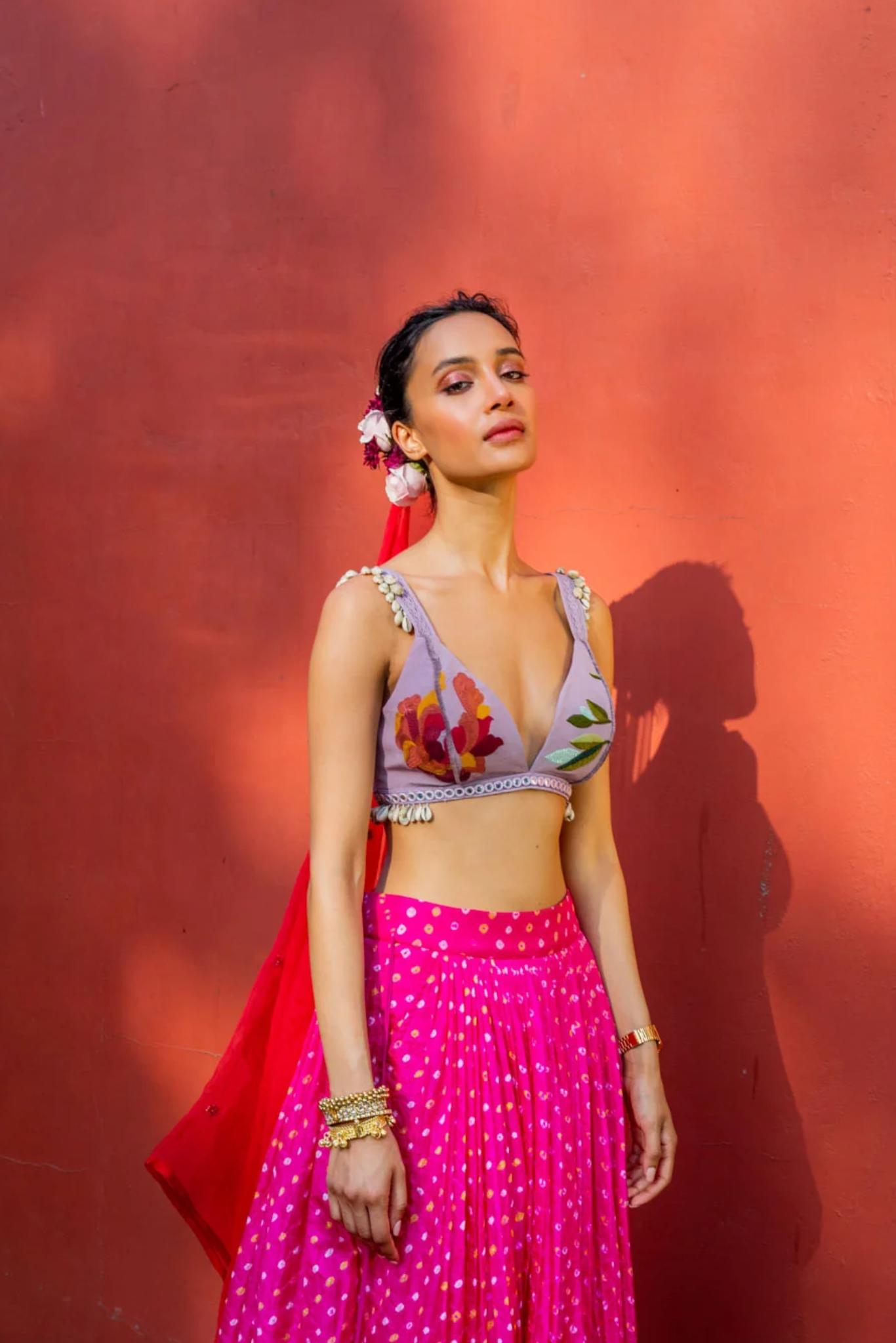PINK BANDHINI, LILACS AND RED