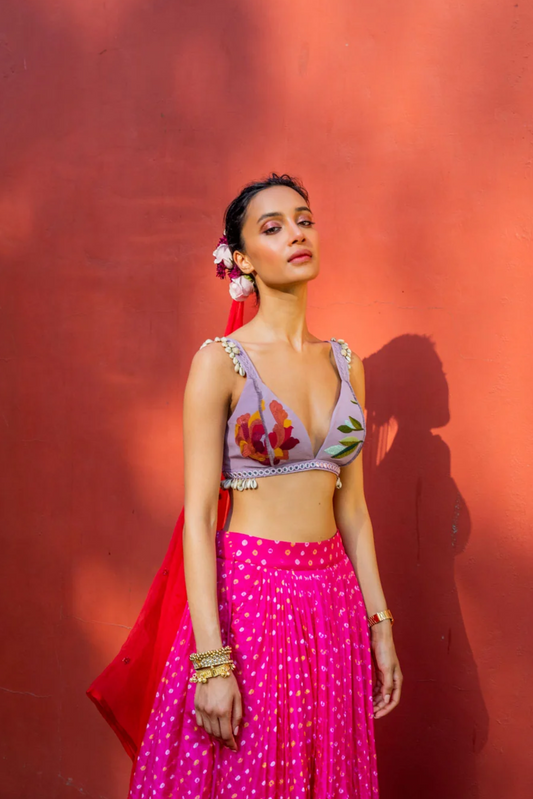 PINK BANDHINI, LILACS AND RED