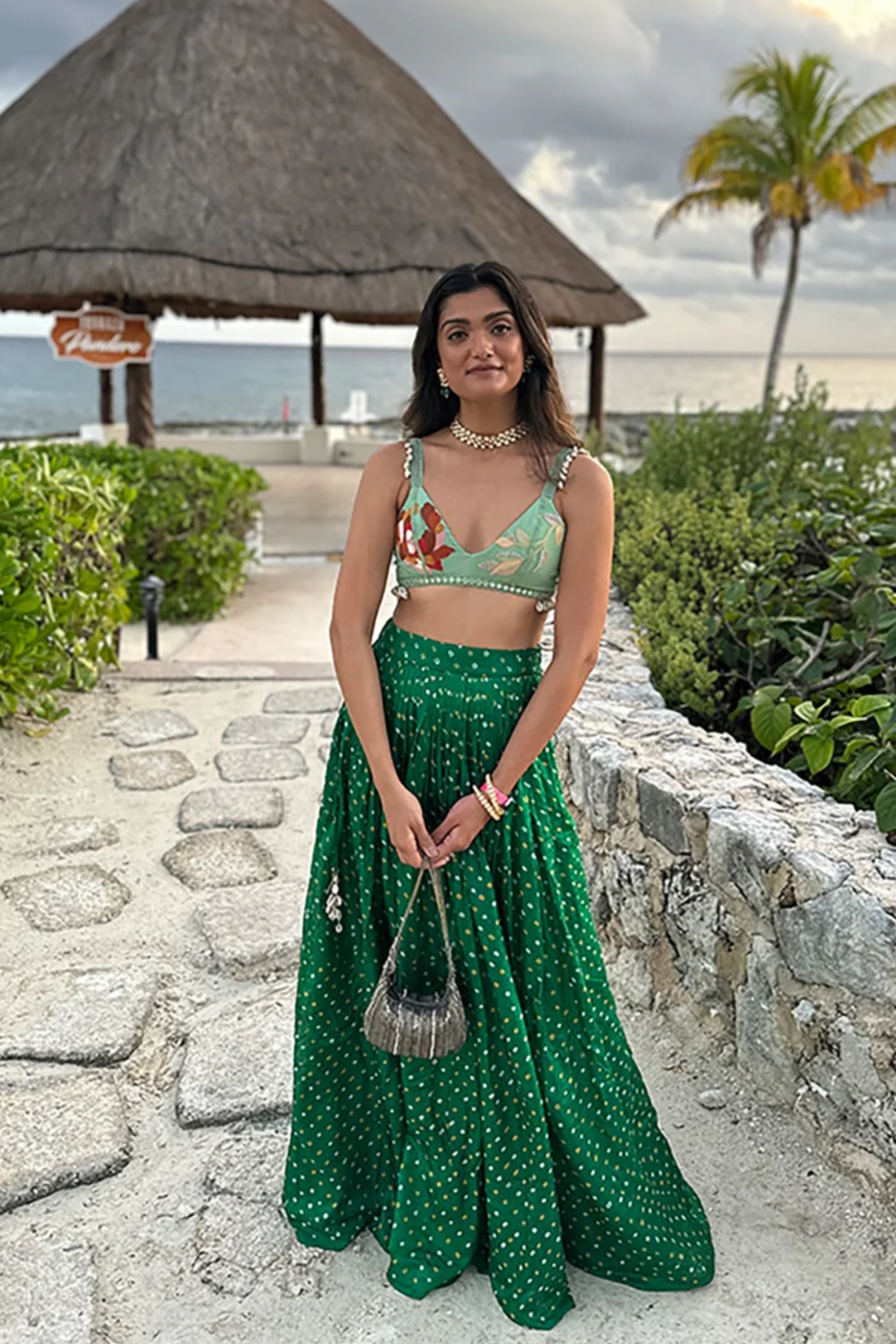 EMERALD BANDHINI, MINT AND SEA SHELLS