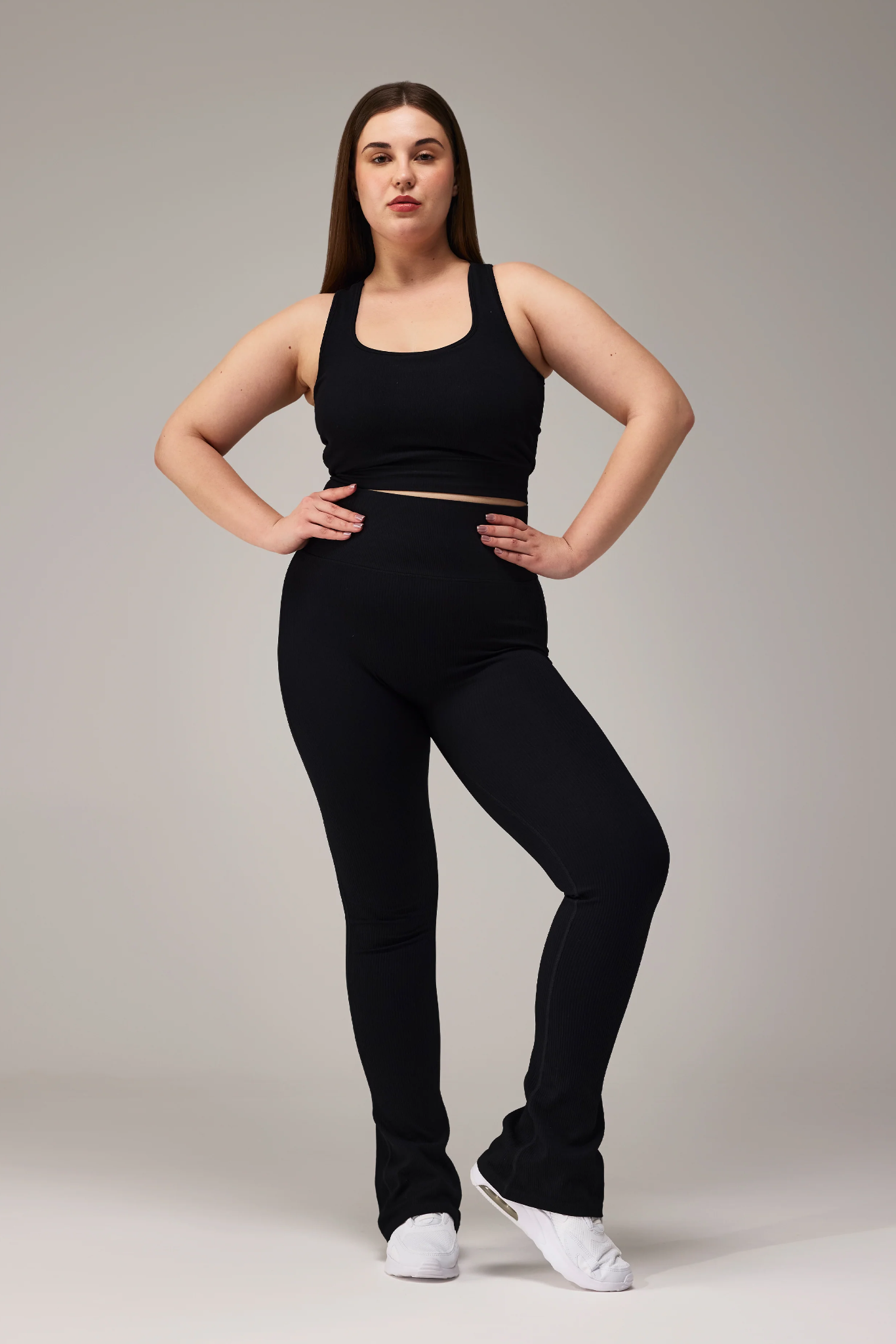 SEAMLESS FLARE PANTS - BLACK