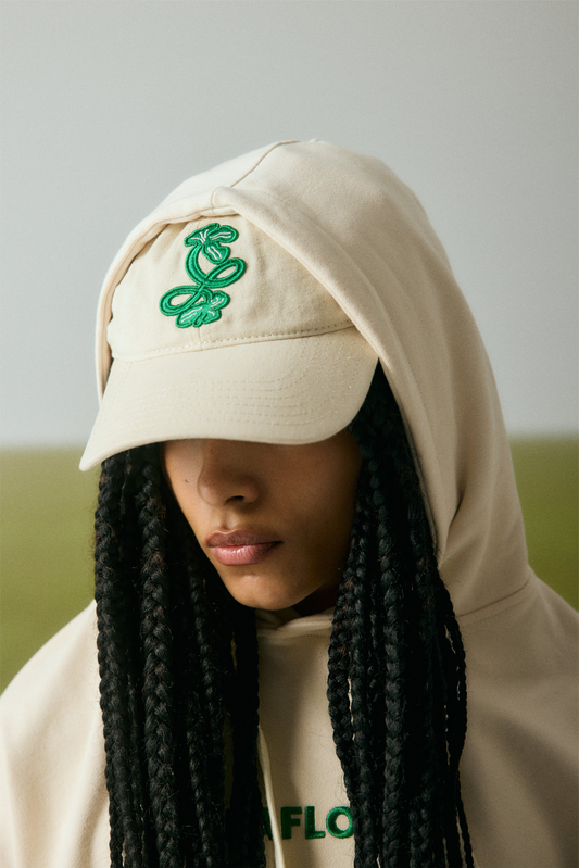 CREAM BASEBALL CAP WITH GREEN EMBROIDERY