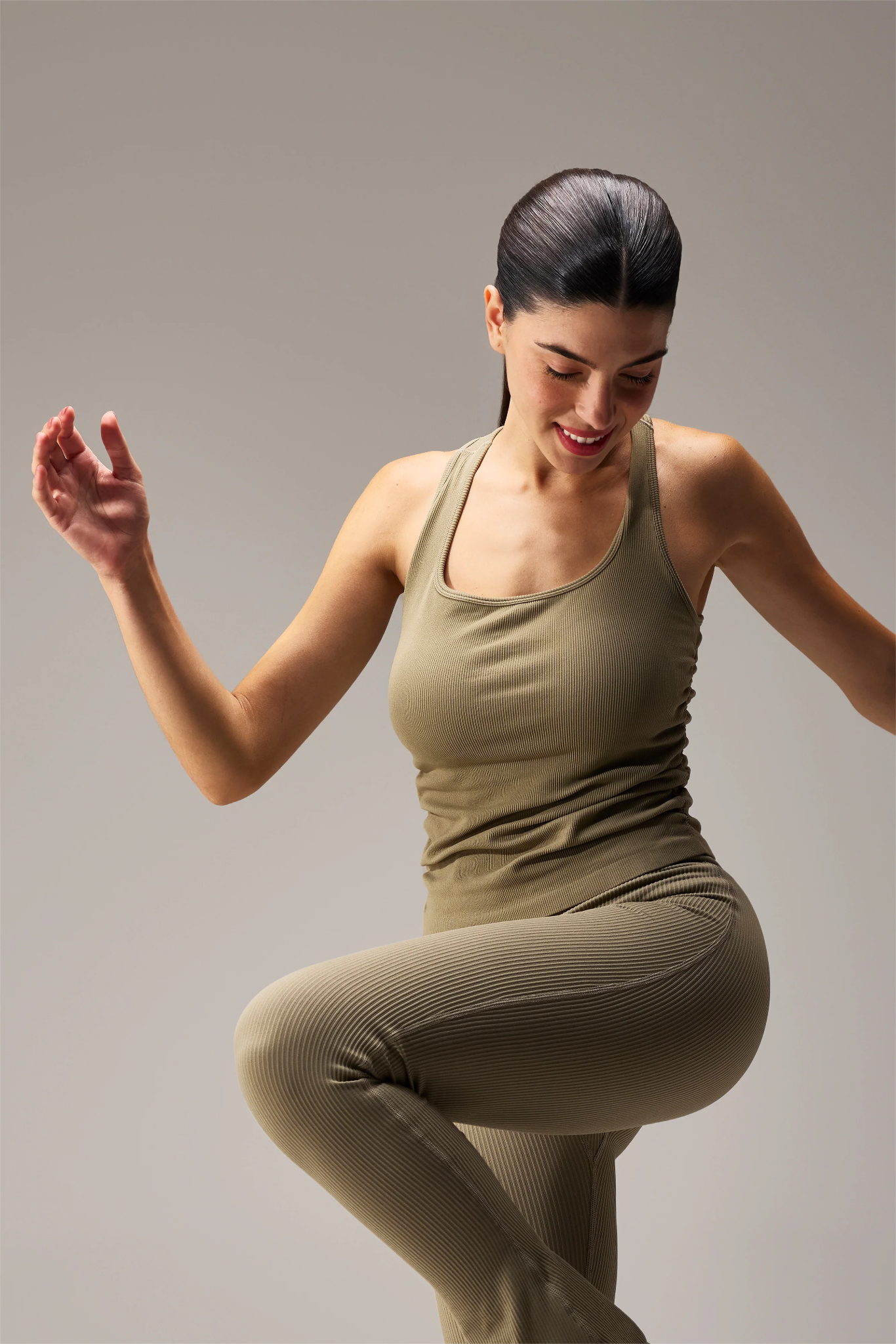 SEAMLESS RACERBACK TOP - LALA GREEN