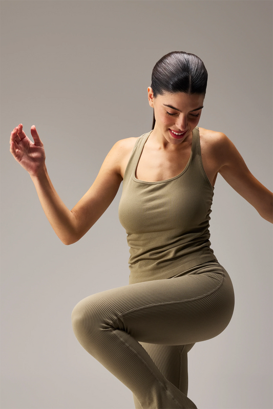 SEAMLESS RACERBACK TOP - LALA GREEN