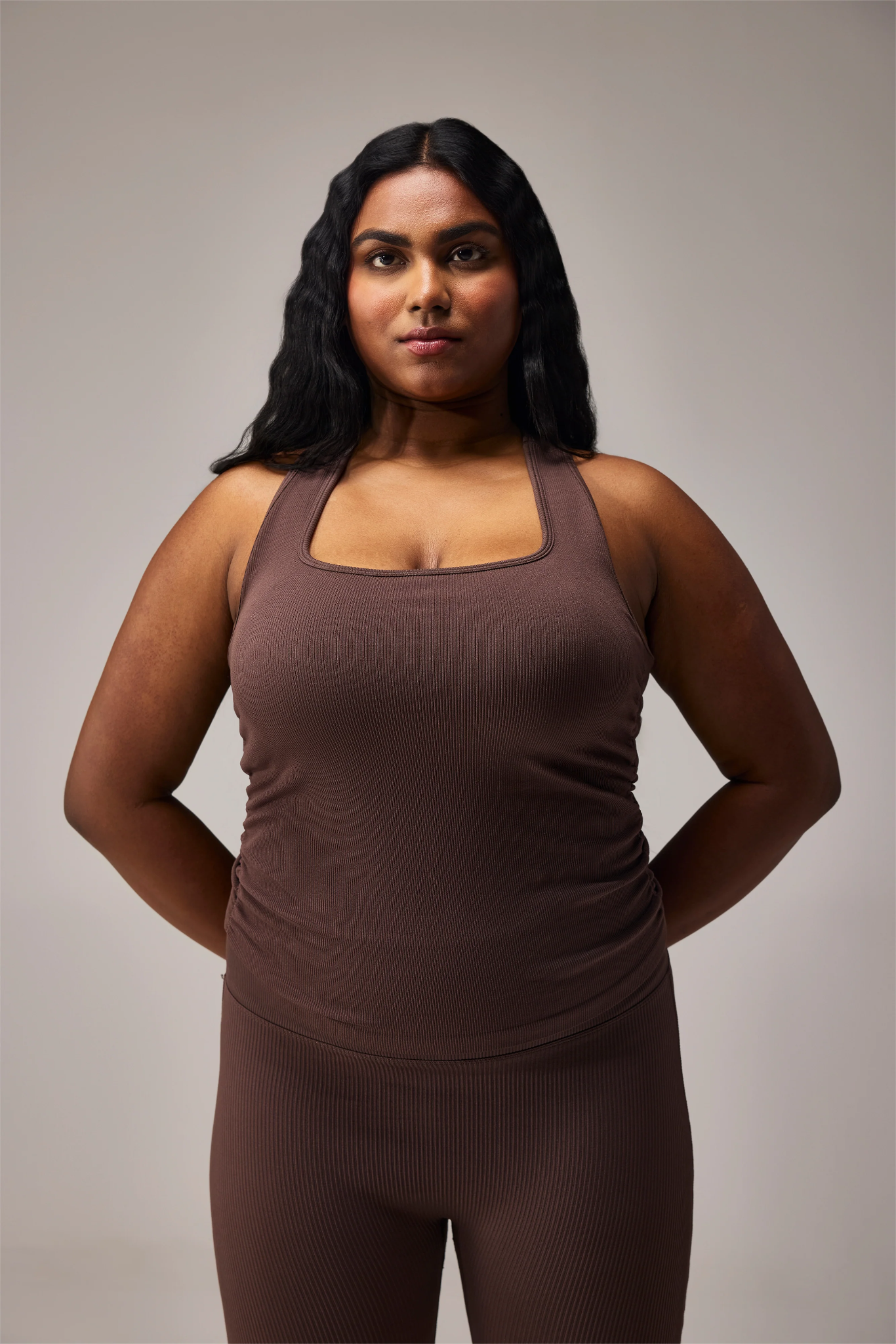 SEAMLESS RACERBACK TOP - COFFEE