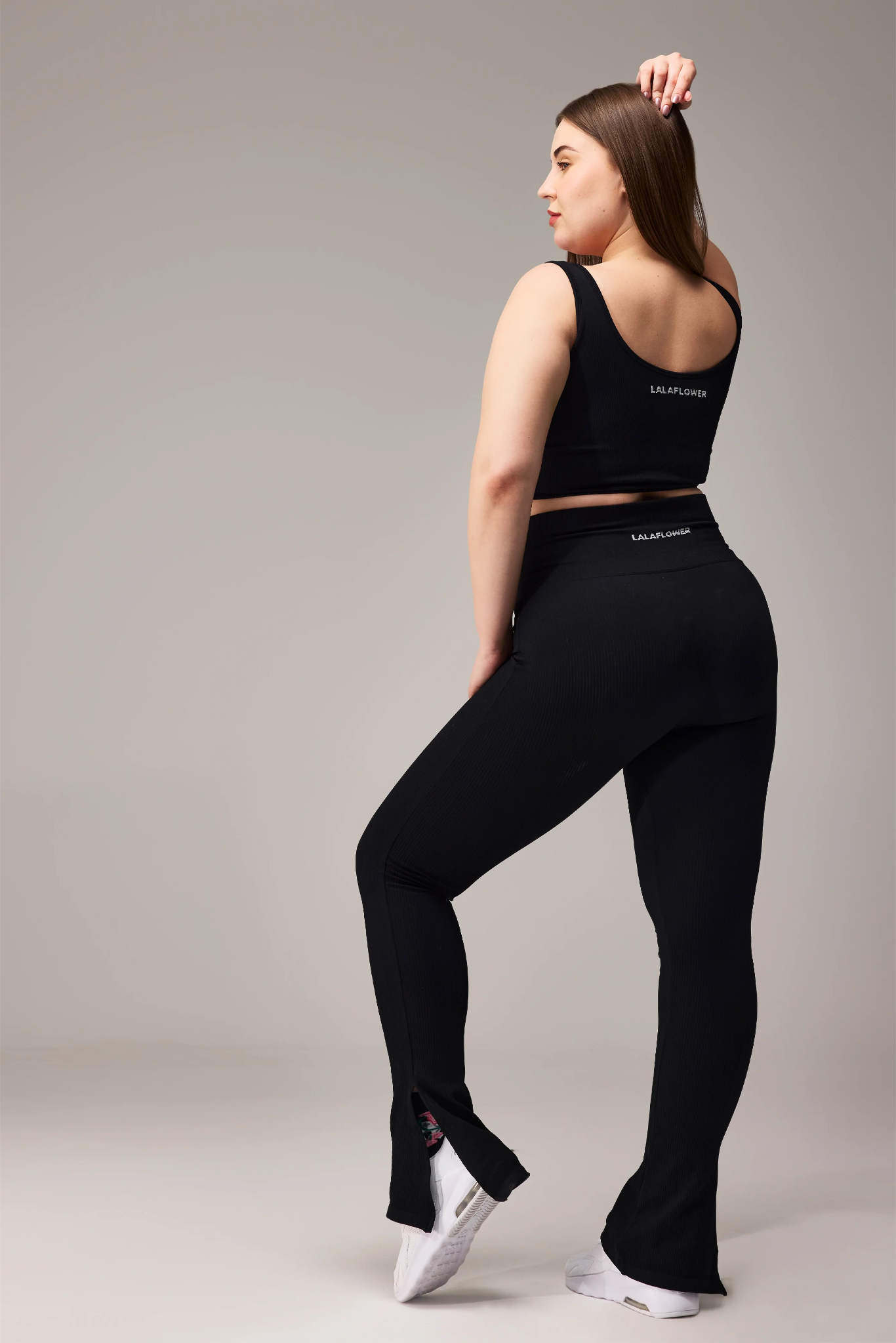 SEAMLESS FLARE PANTS WITH SLIT - BLACK