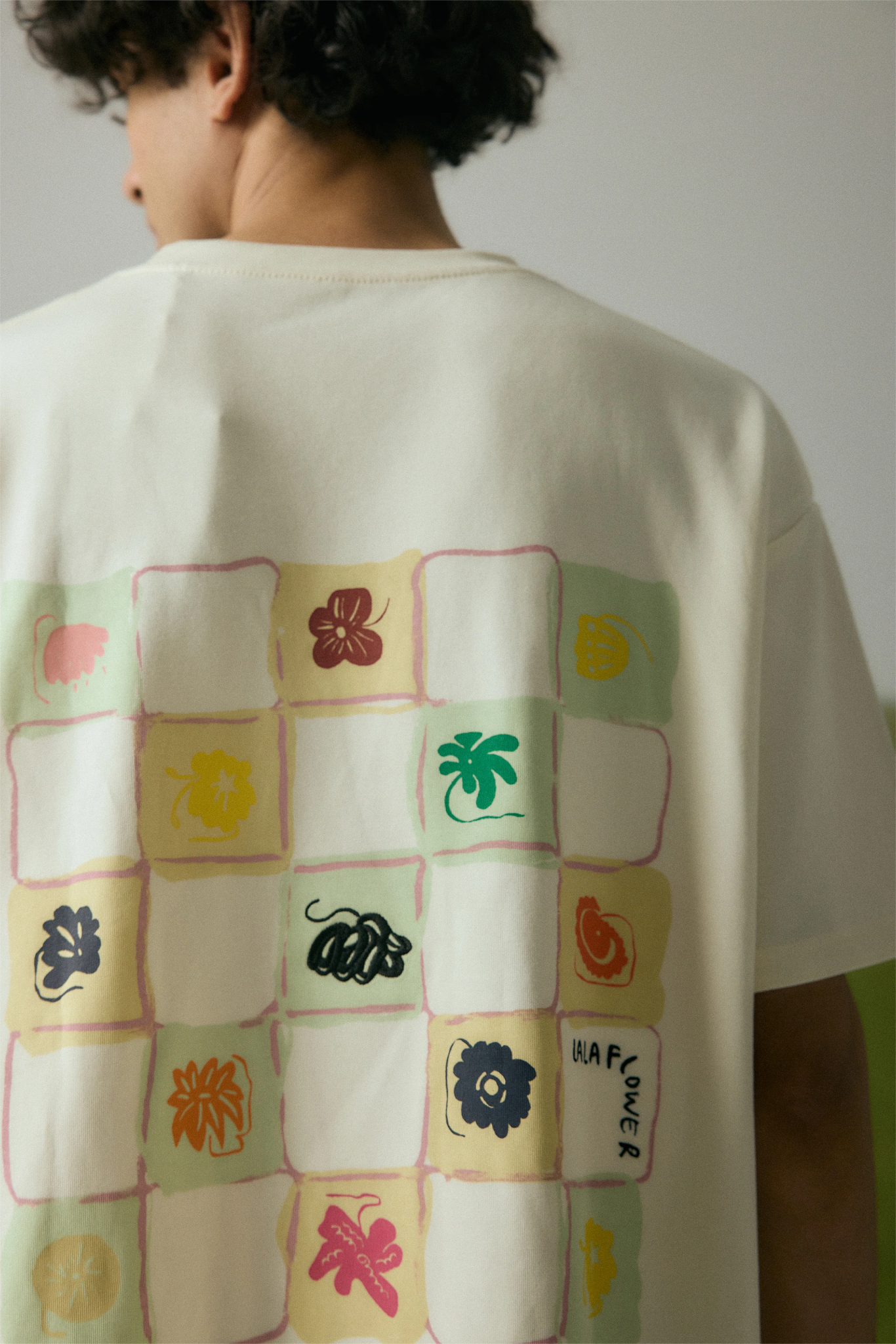 OFF-WHITE OVERSIZED T-SHIRT IN THE LALA GARDEN PRINT