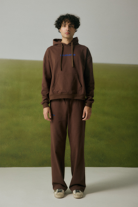 COFFEE SWEATPANTS WITH BLUE EMBROIDERY