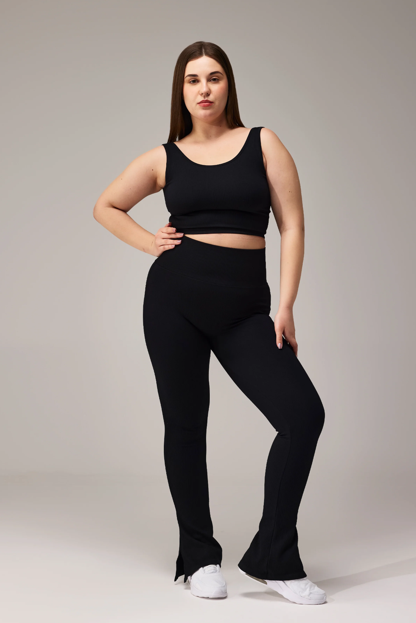 SEAMLESS FLARE PANTS WITH SLIT - BLACK