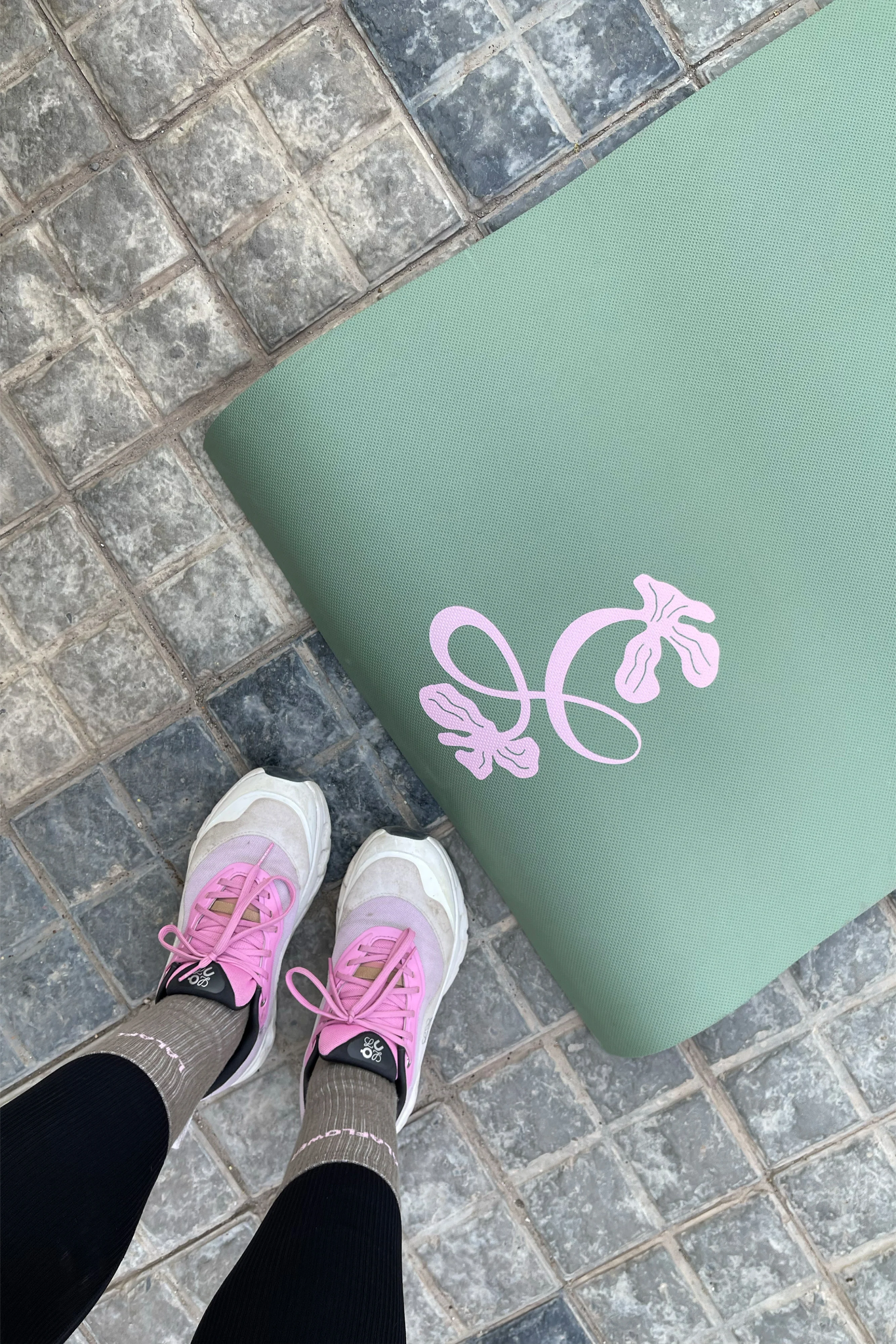 YOGA MAT IN LALA GREEN WITH PINK LOGOS