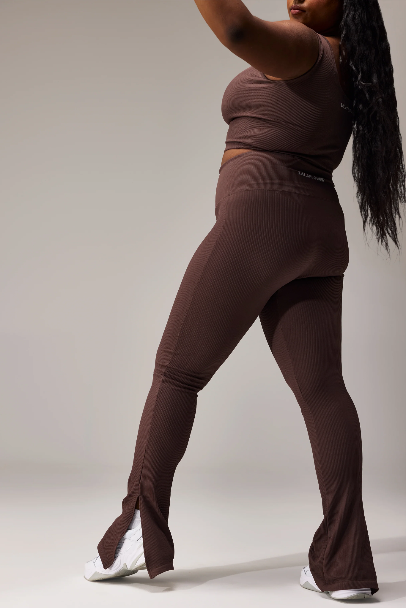 SEAMLESS FLARE PANTS WITH SLIT - COFFEE