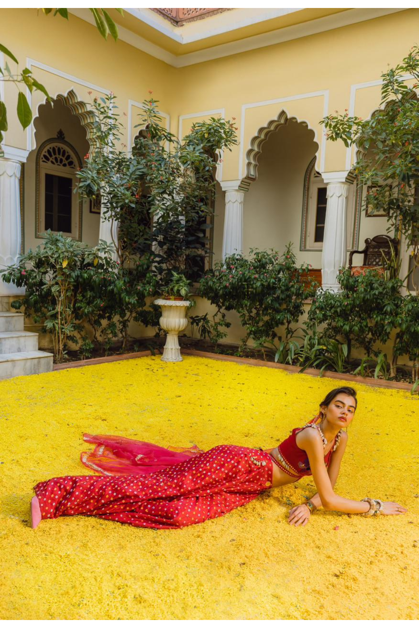 SEASHELLS AND RED BANDHINI SET