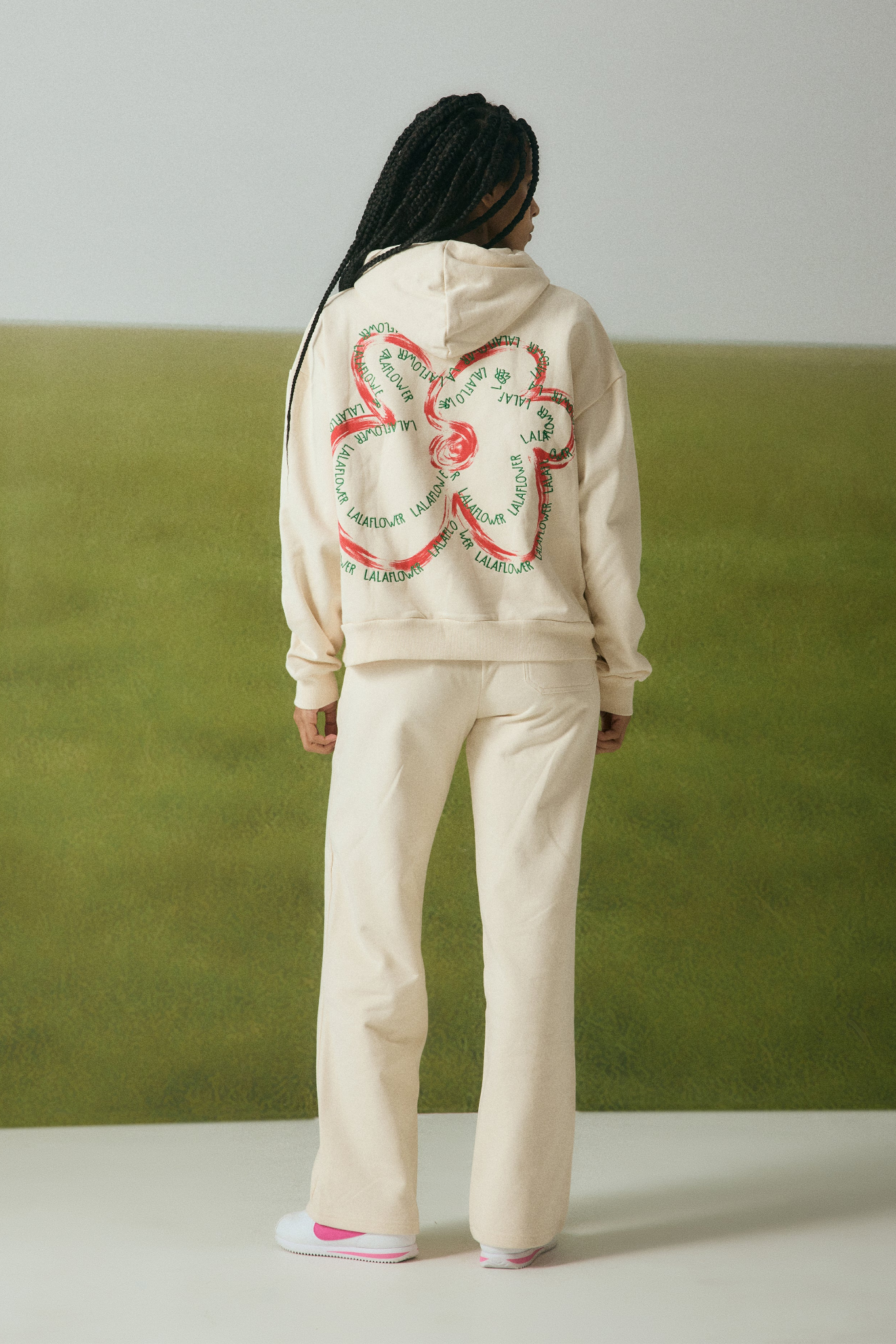 OFF-WHITE SWEATPANTS WITH GREEN EMBROIDERY