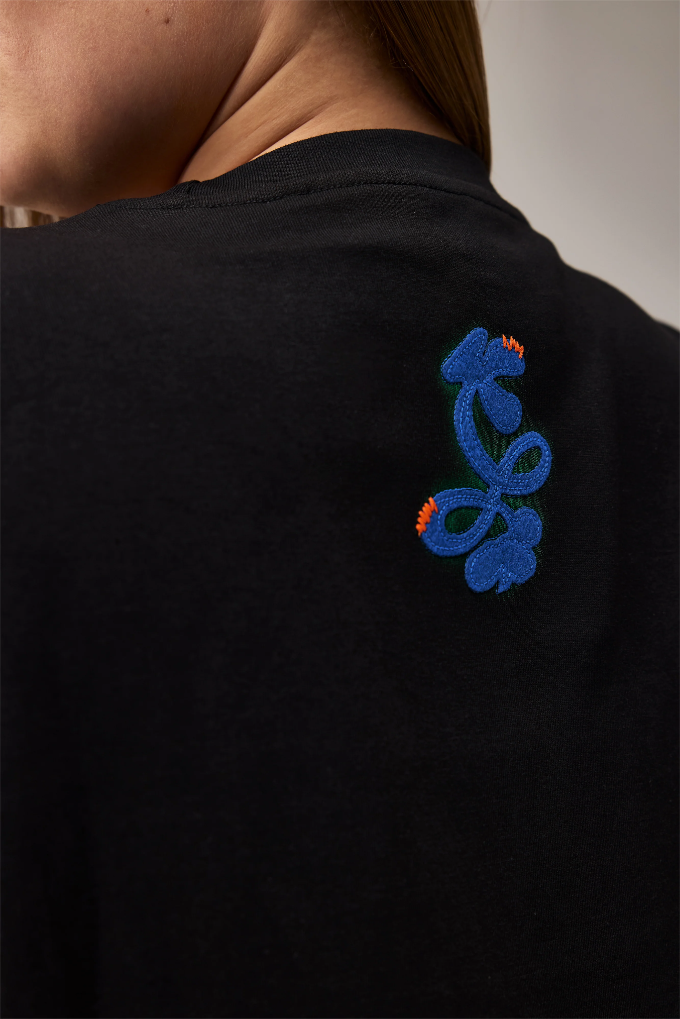 BLACK OVERSIZED T-SHIRT WITH COLLAR DETAIL