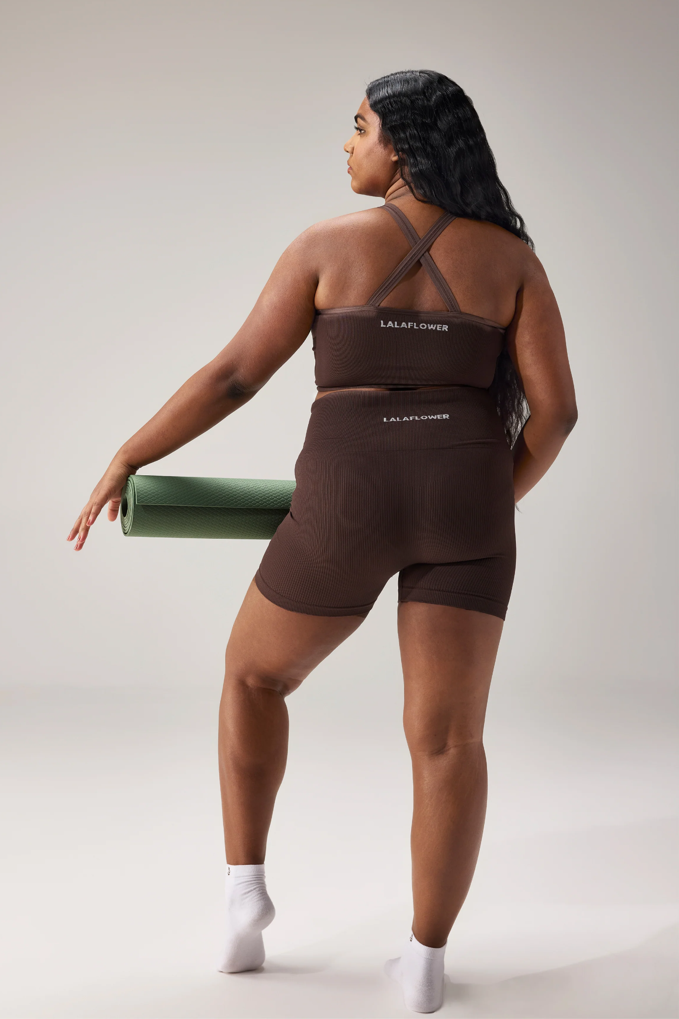 SEAMLESS BIKER SHORTS - COFFEE