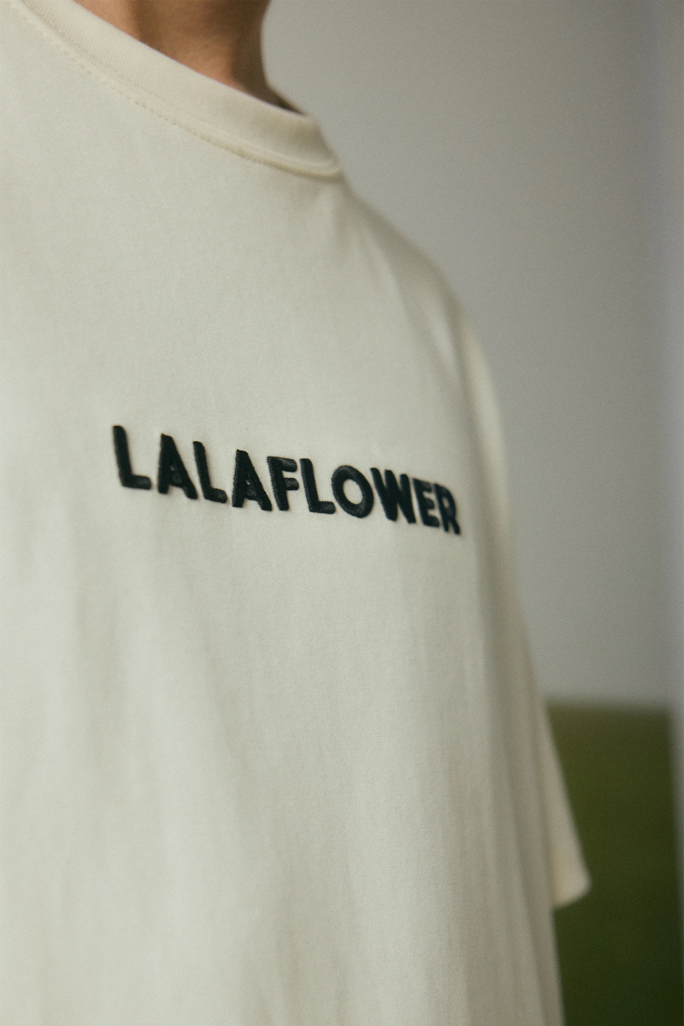 OFF-WHITE OVERSIZED T-SHIRT IN THE LALA GARDEN PRINT