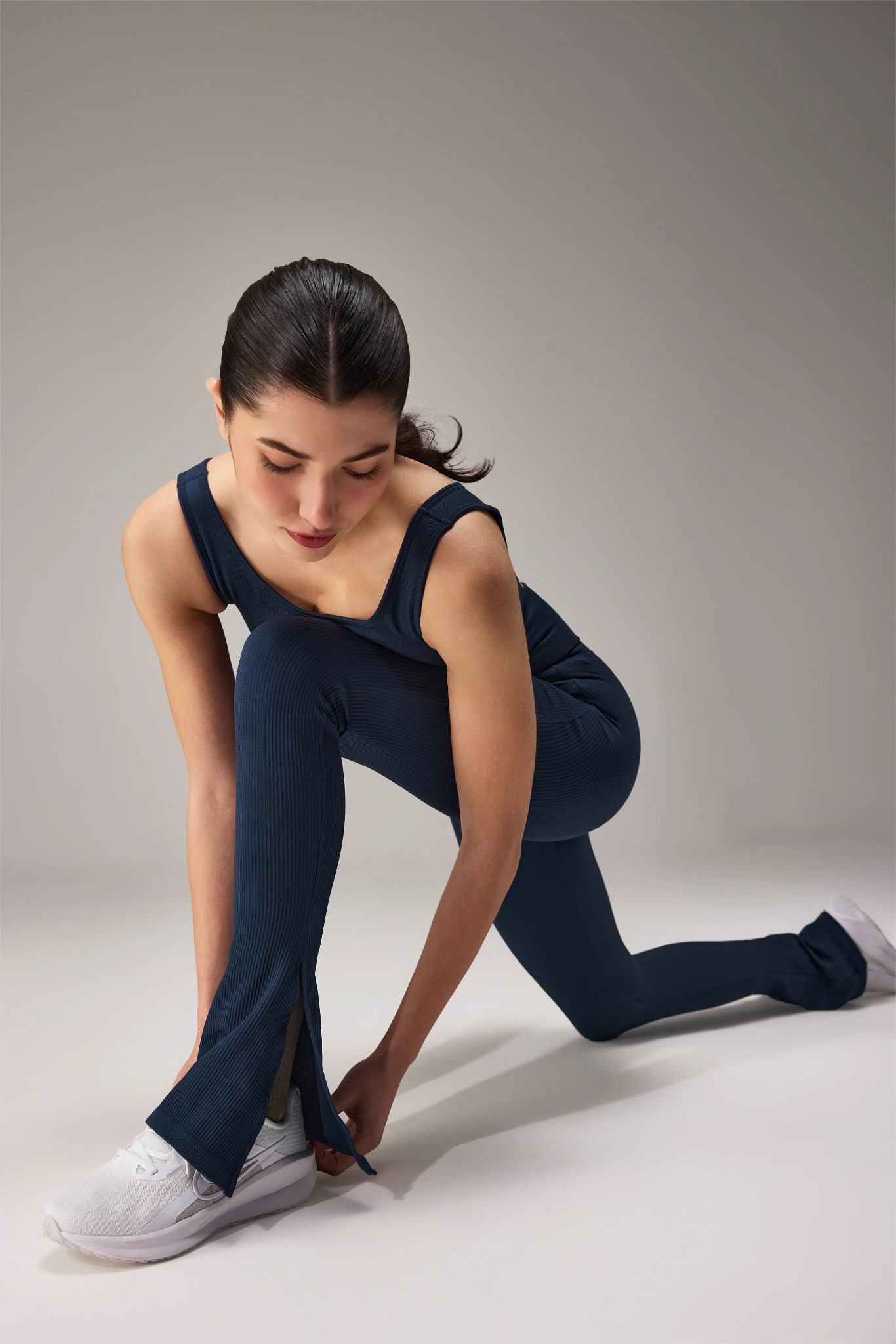 SEAMLESS FLARE PANTS WITH SLIT - NAVY BLUE