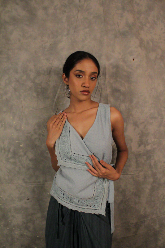 Quiet Knot top - Sky