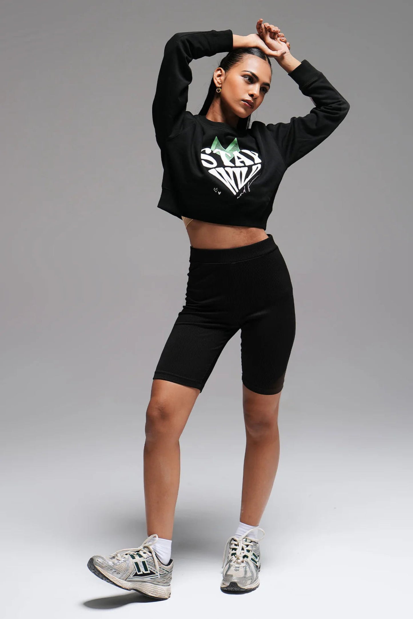 Cropped sweatshirt - black