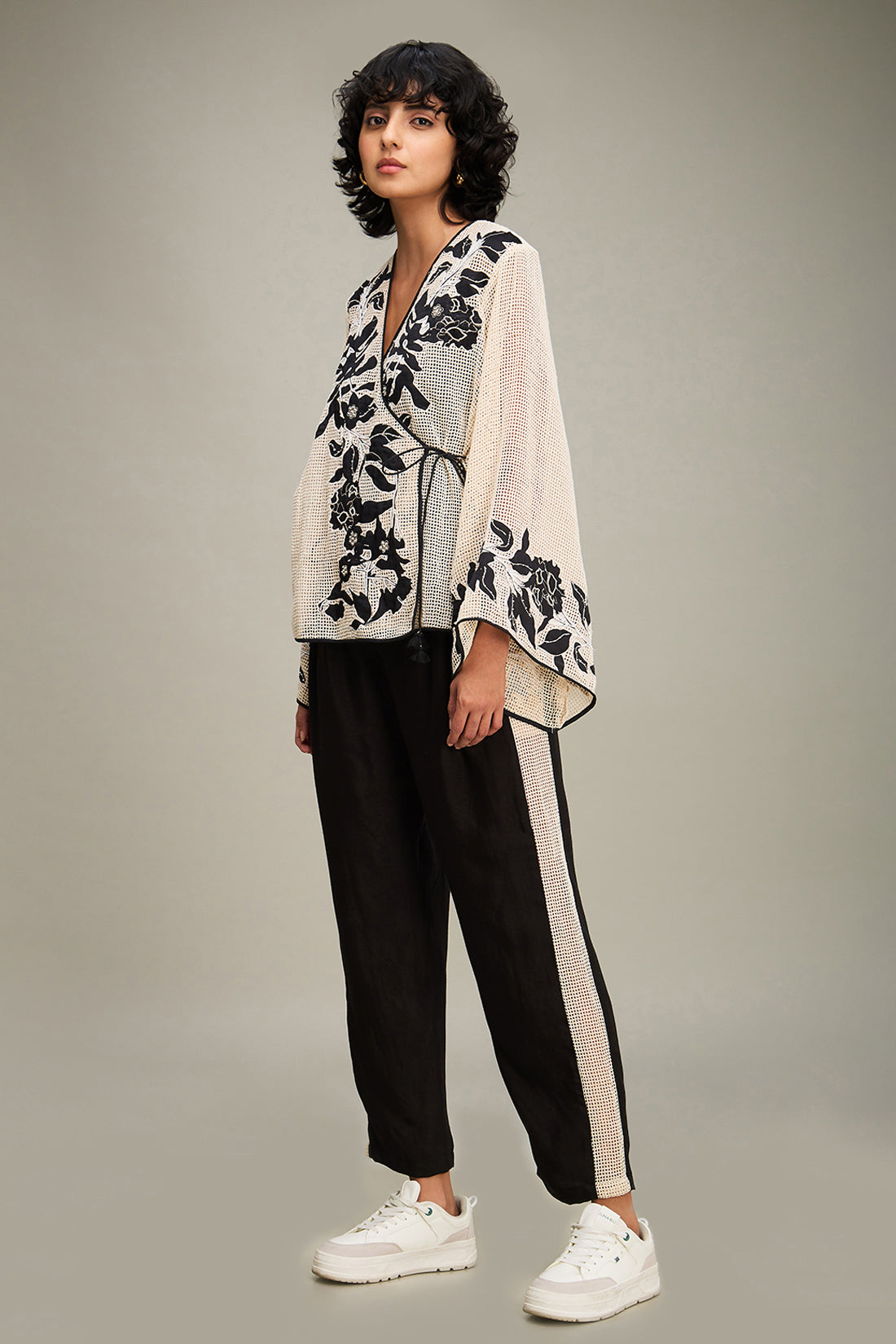 ZINNIA APPLIQUE ANGARKHA SET - Off white/Black