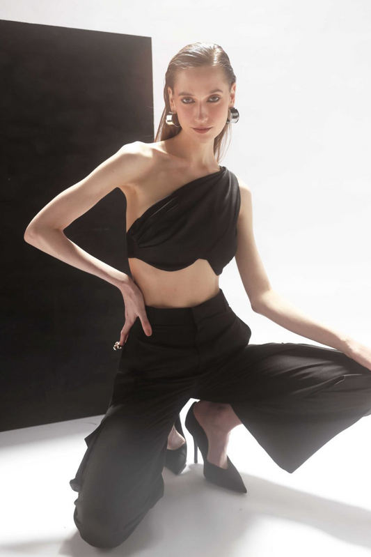 Noire Underwire Top