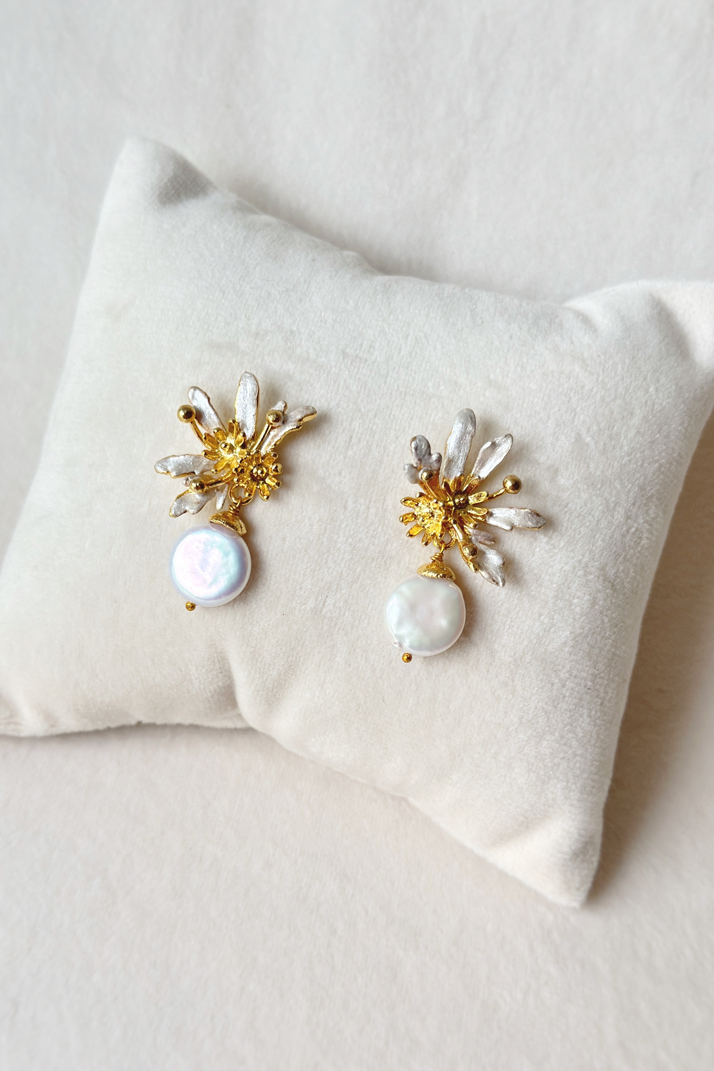 Flowerburst Pearl Drop Studs Snowy White