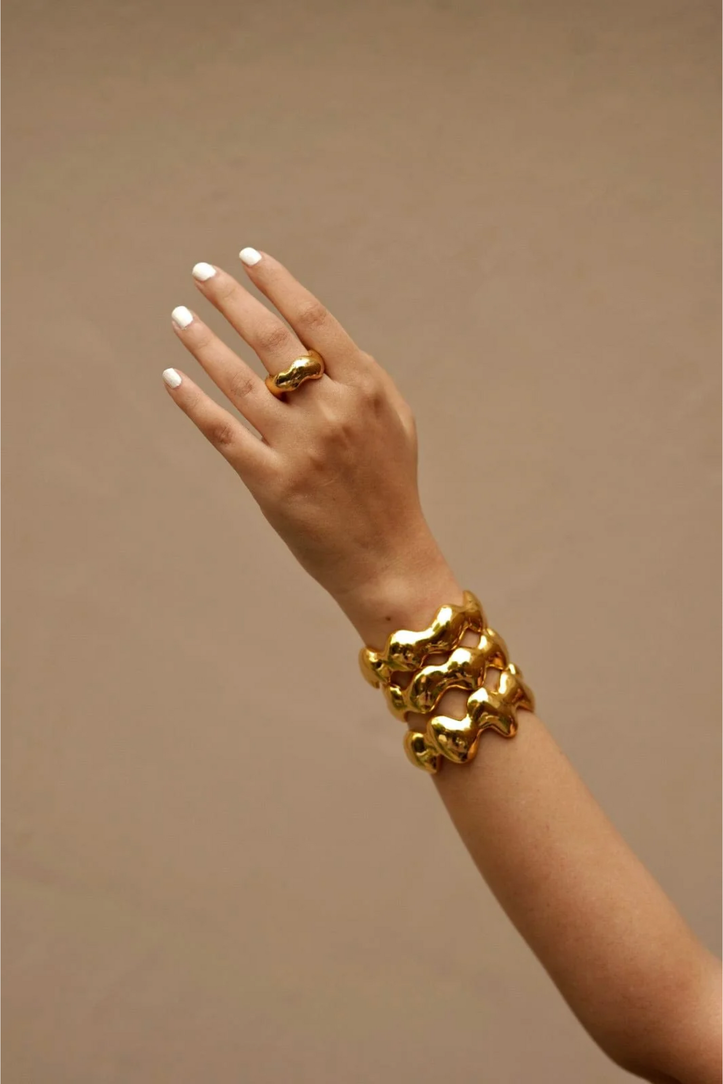 Ella Bracelet (medium wave) - Golden