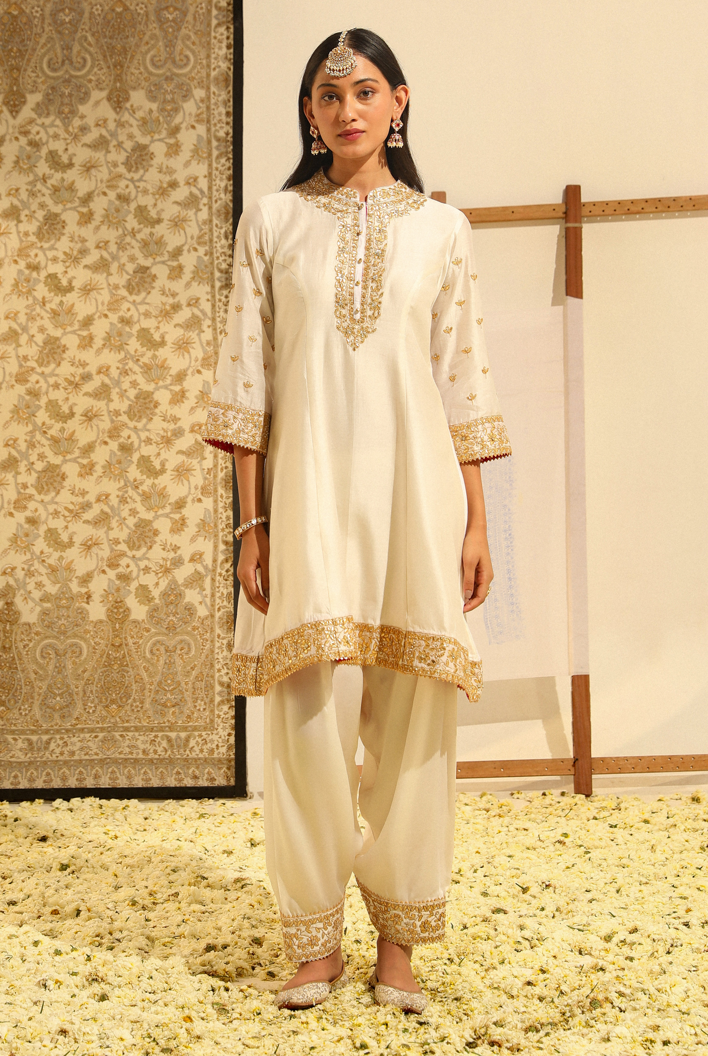 Intezaar Hand Embroidered Short Kurta Set - Daisy Ivory