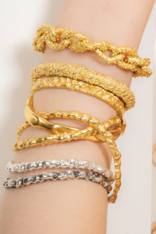 Molten Hand-Cuff