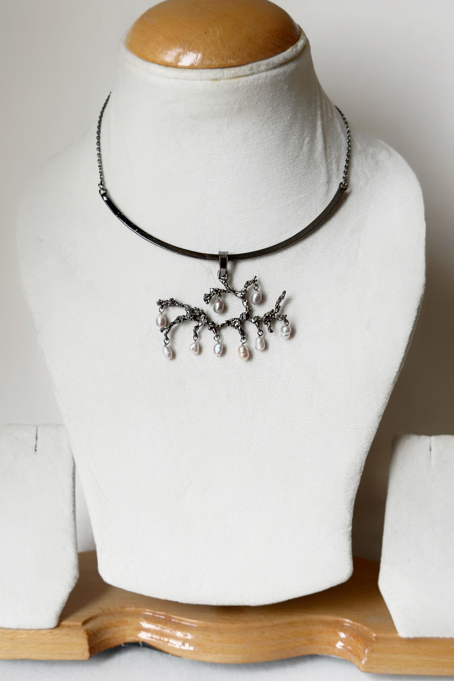 Untamed pearl drops chandelier pendant Black
