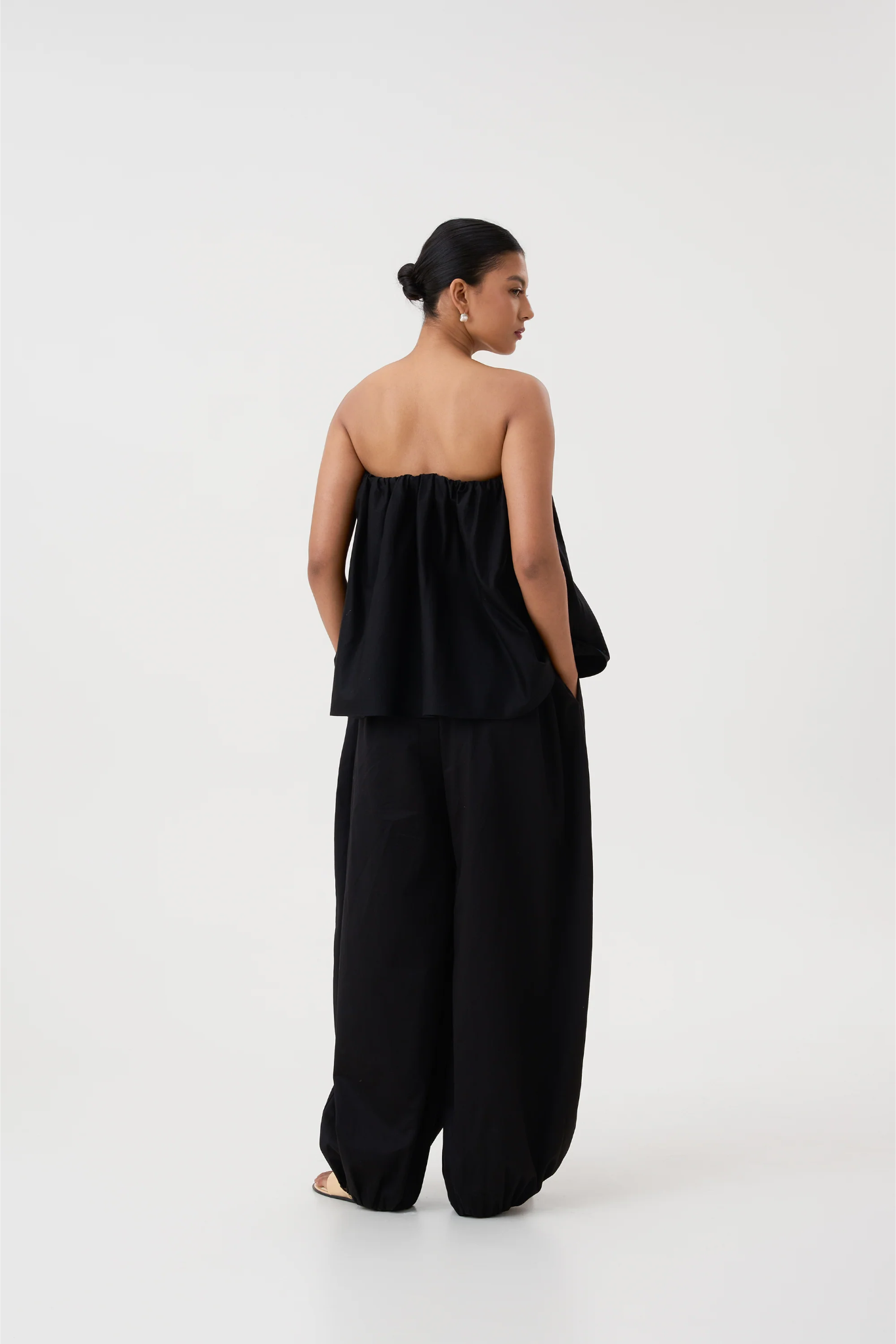 VERA GATHERED TOP - BLACK