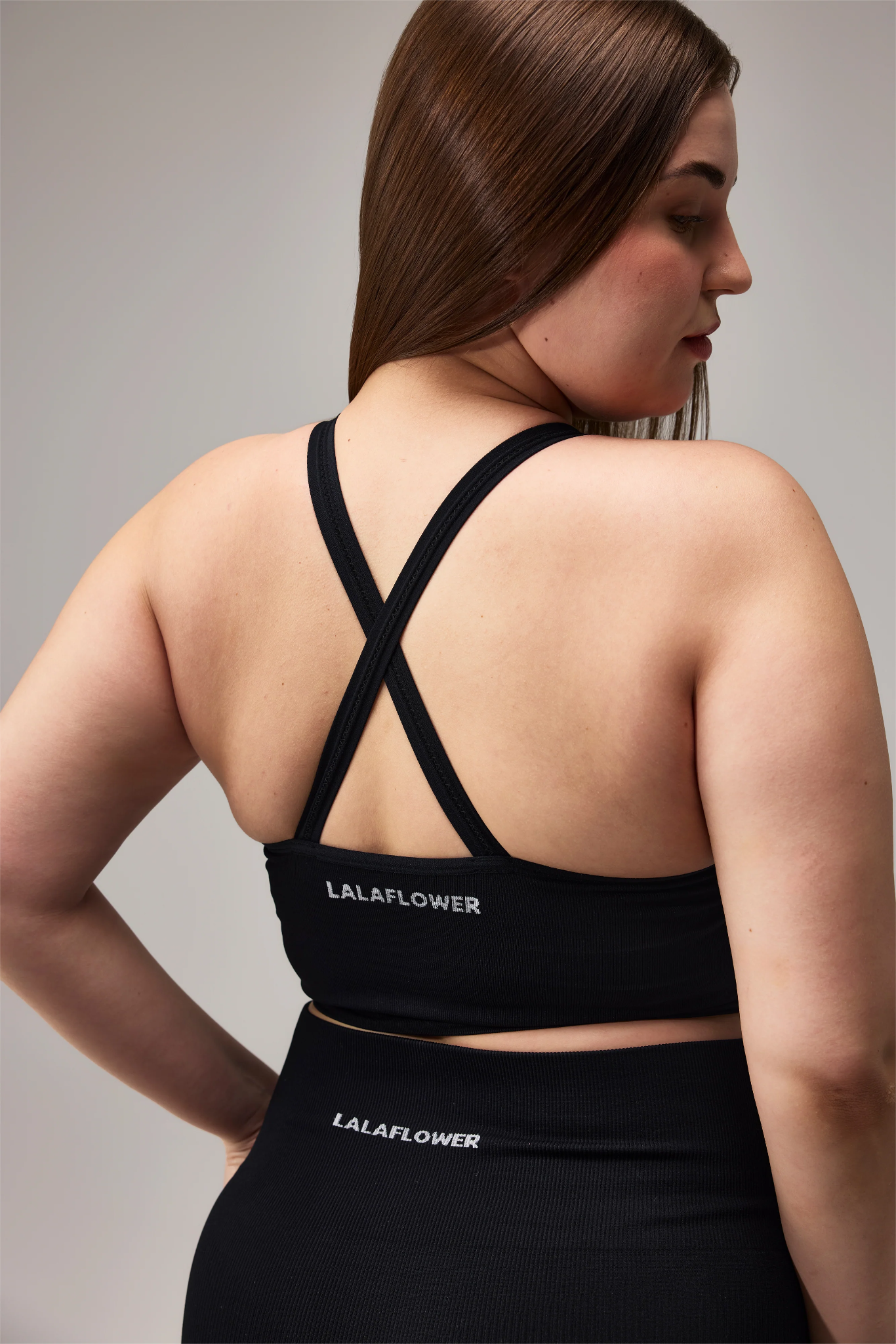 SEAMLESS CROSS BRA - BLACK