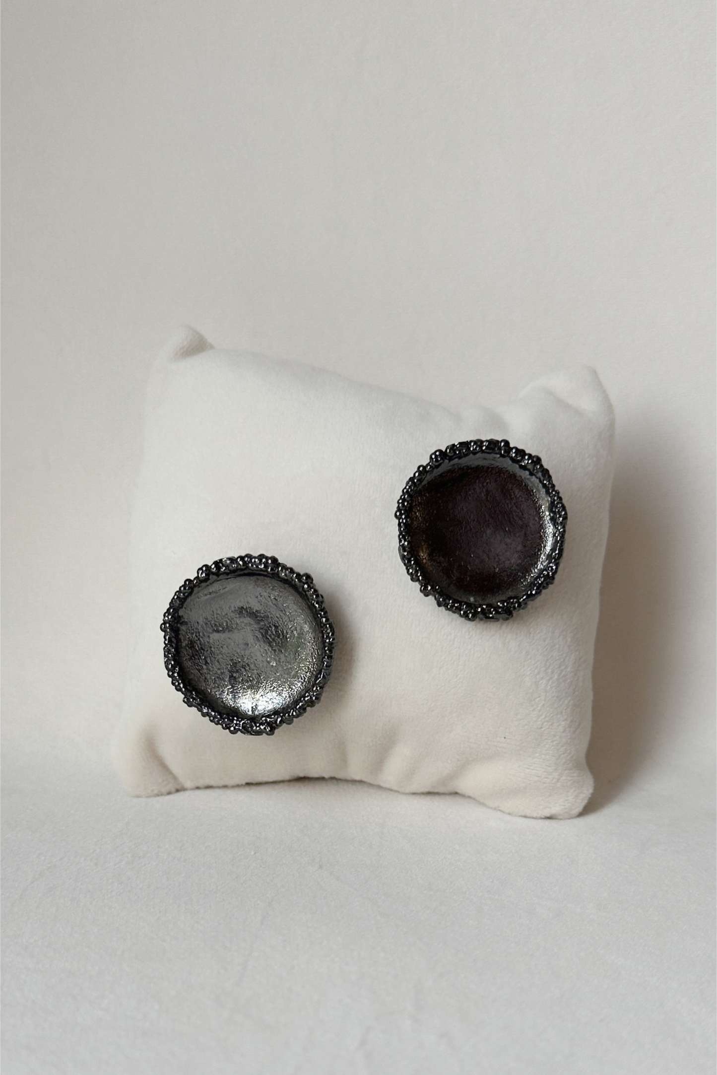 Crater Earrings Black