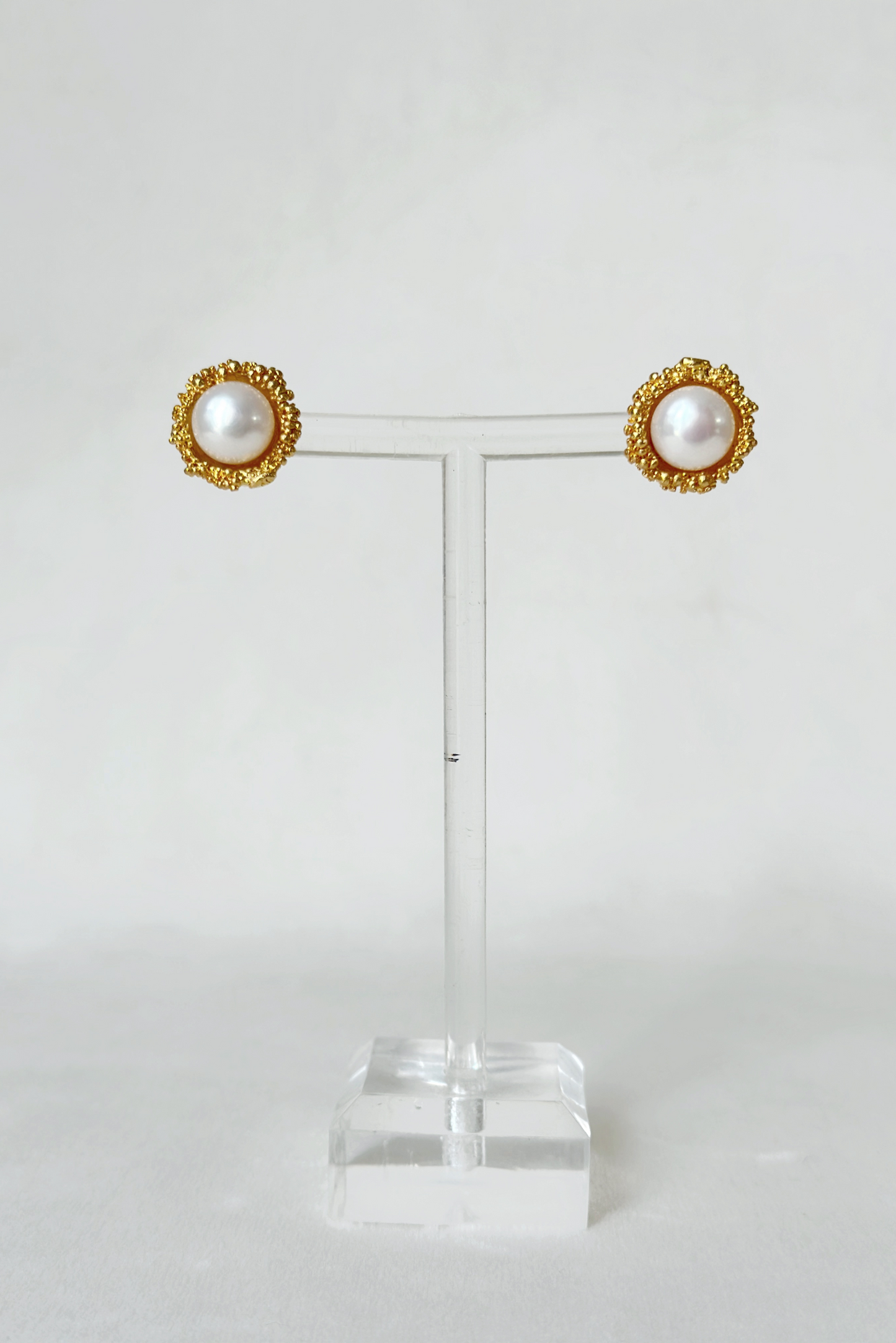 Pearl Cup Studs Gold