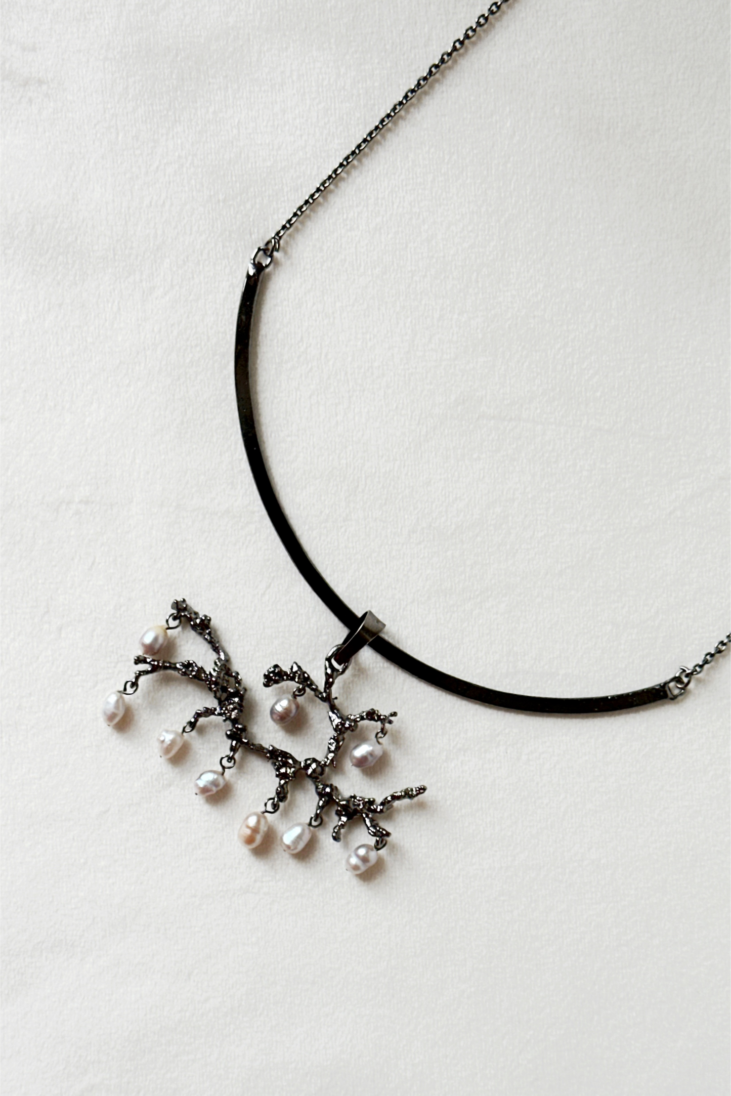 Untamed pearl drops chandelier pendant Black