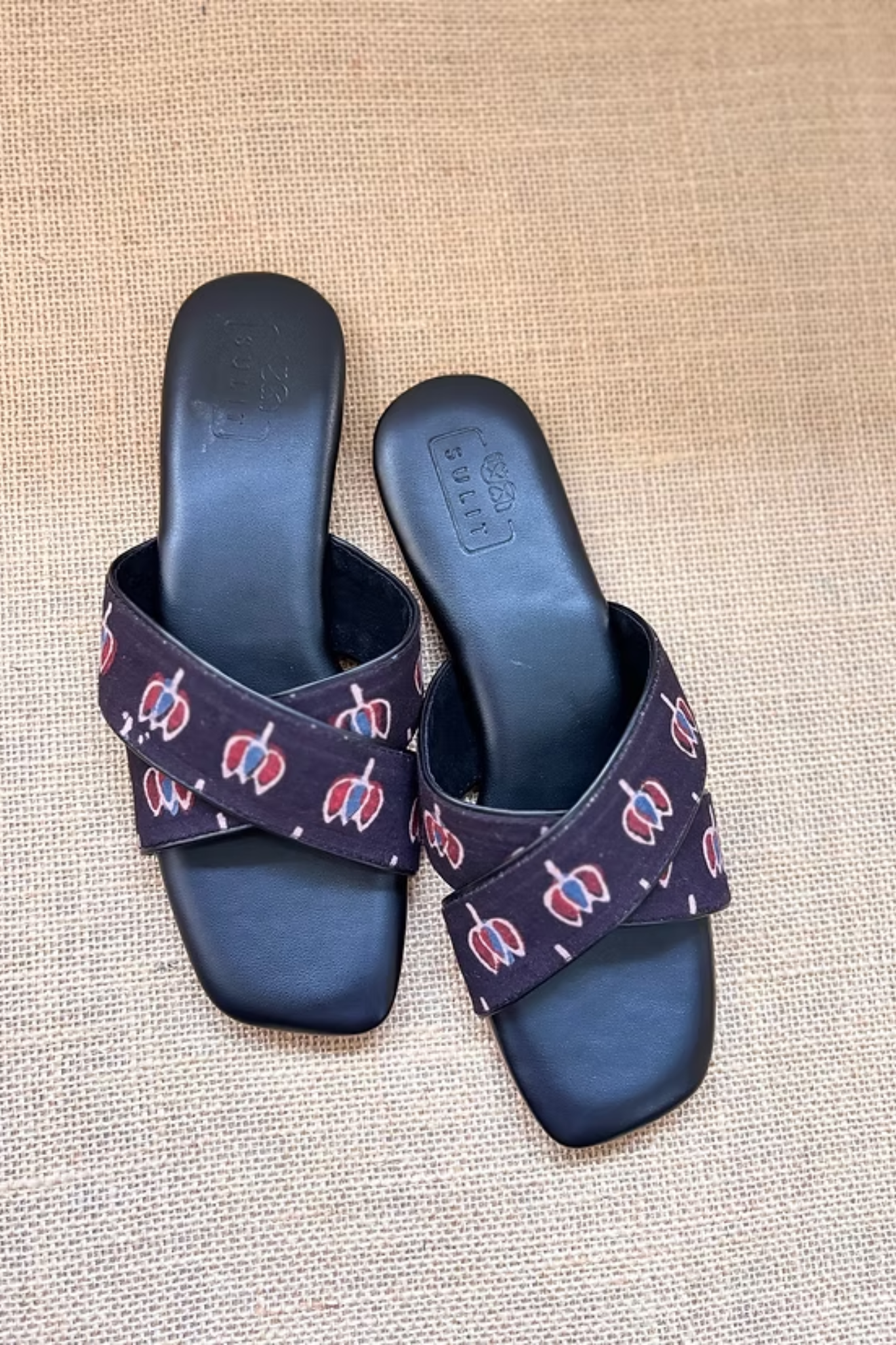Block and Sole Black