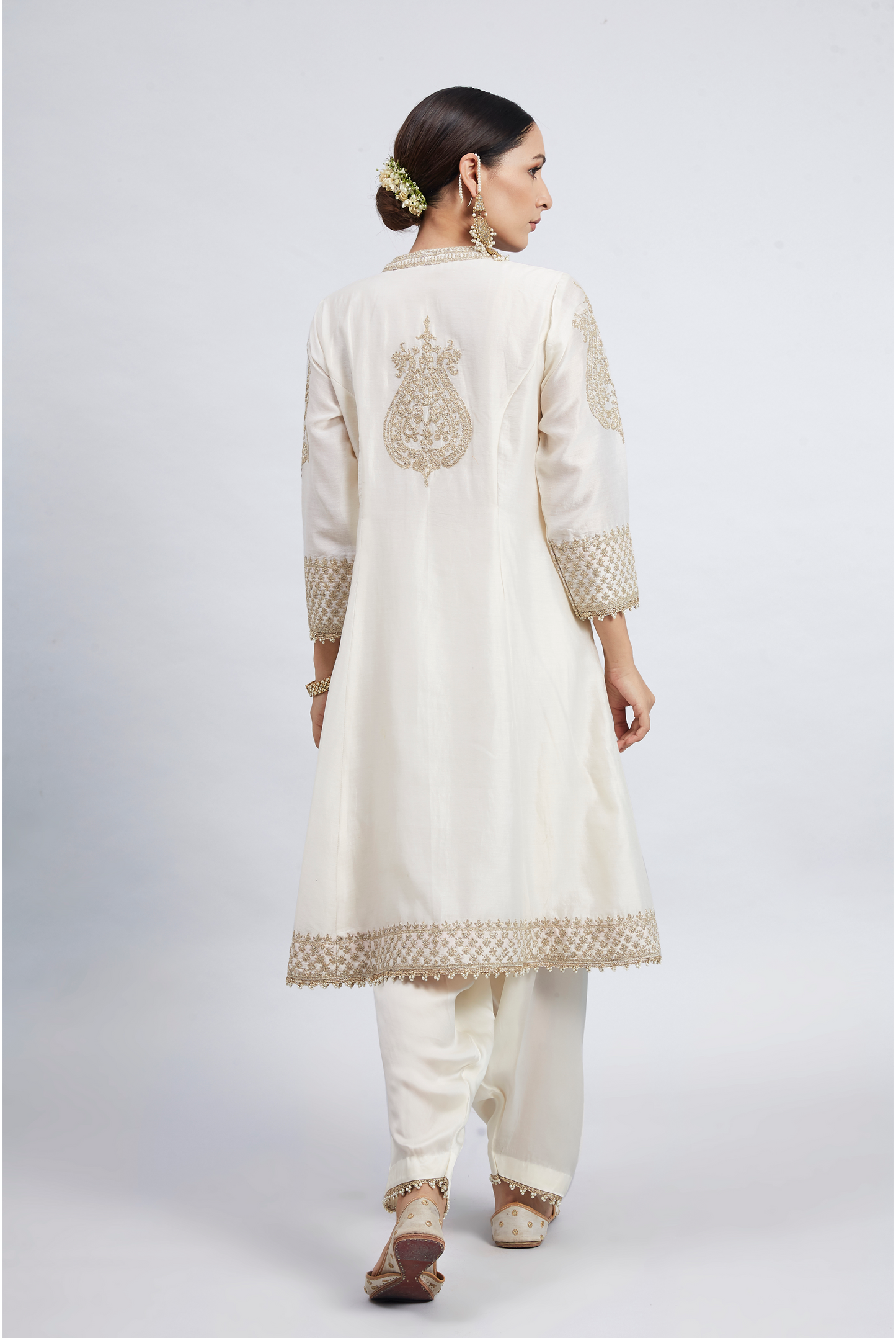 Rabhya Tilla Embroidered Kurta Set - Daisy Ivory