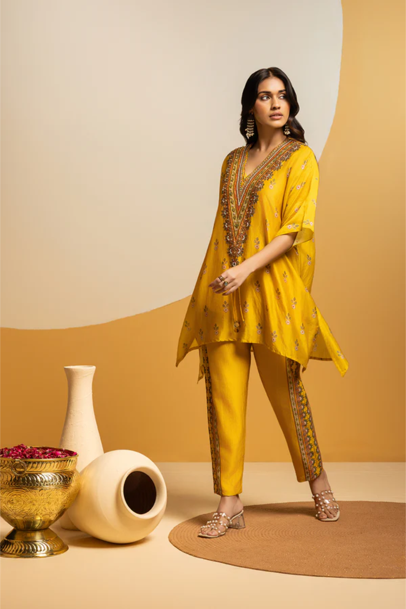 Taarani embellished V-neck kurta set