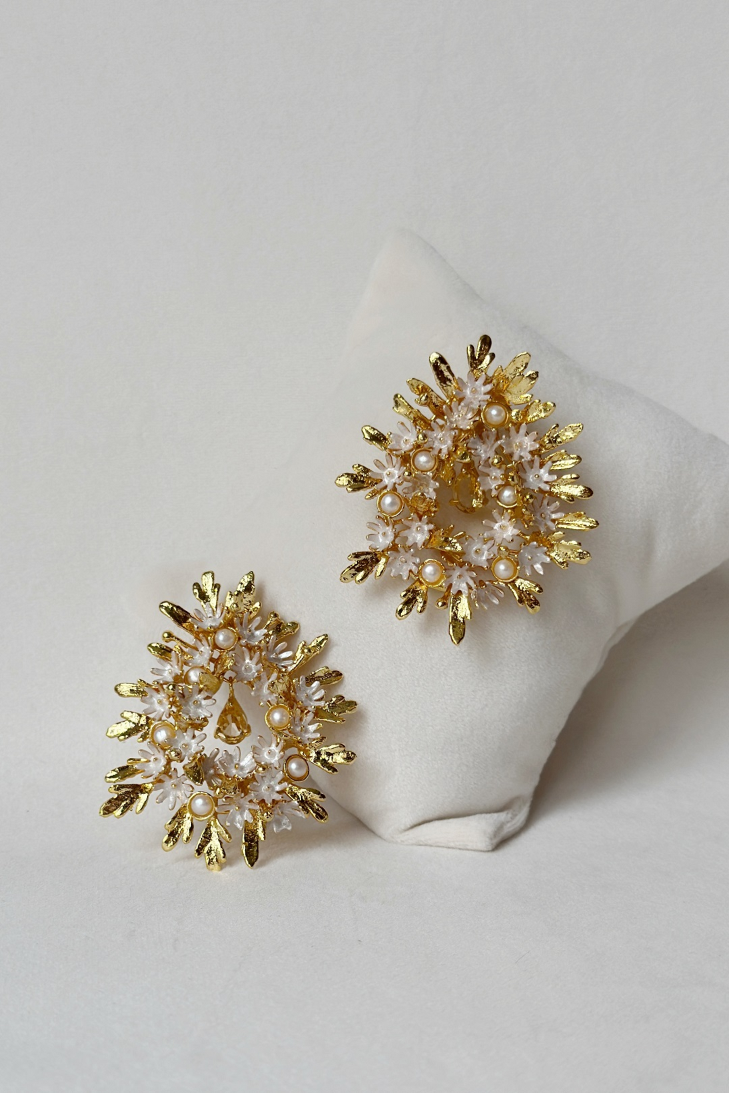 Enchanted Glade Earrings - Snowy White