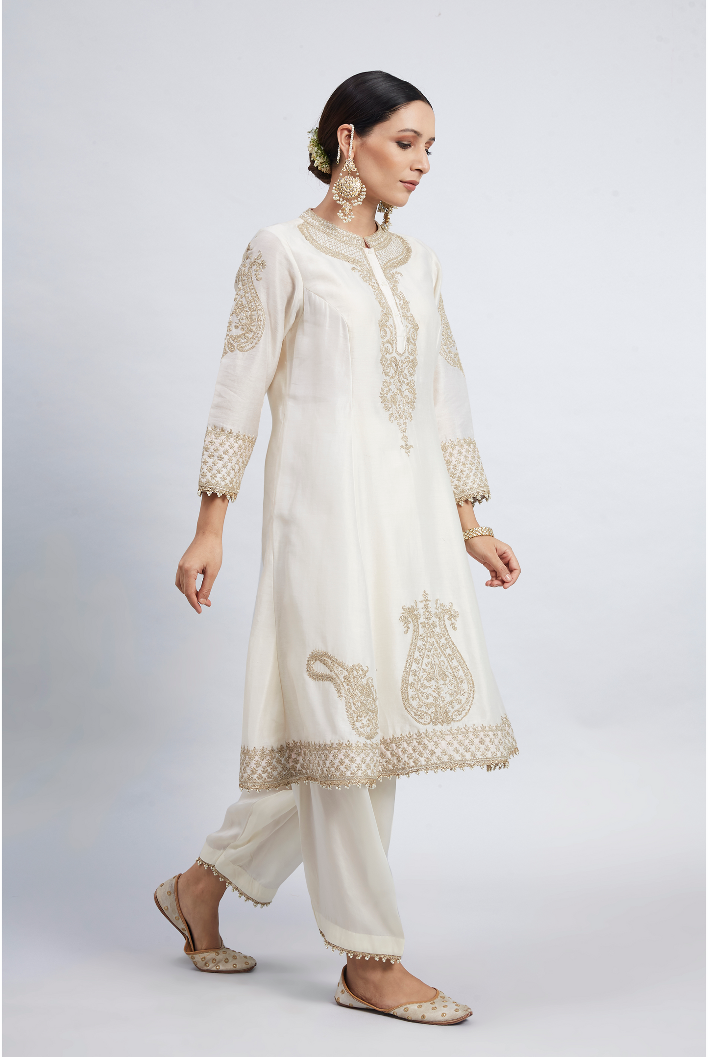 Rabhya Tilla Embroidered Kurta Set - Daisy Ivory