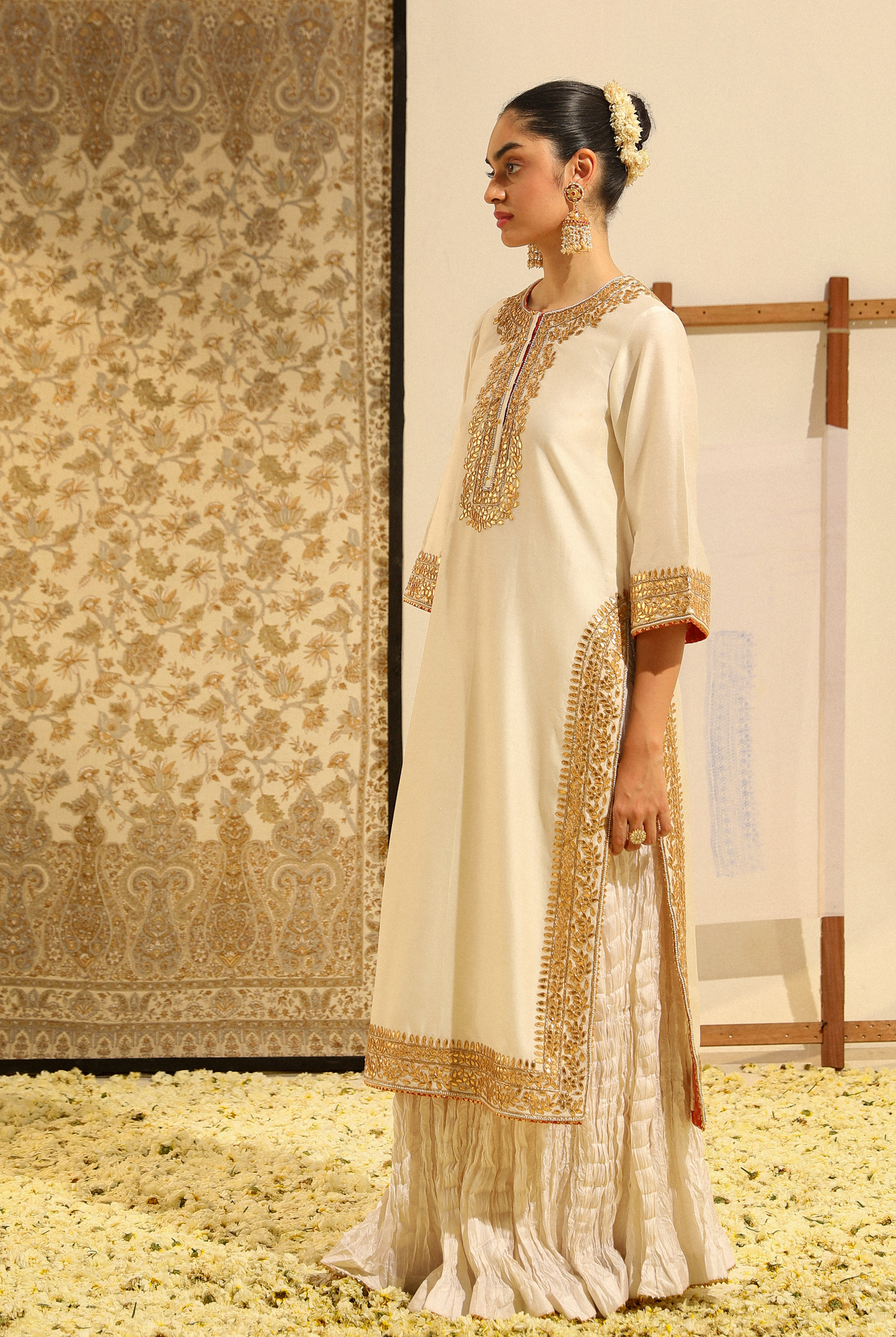 Abbas Hand Embroidered Long Kurta Set - Daisy Ivory