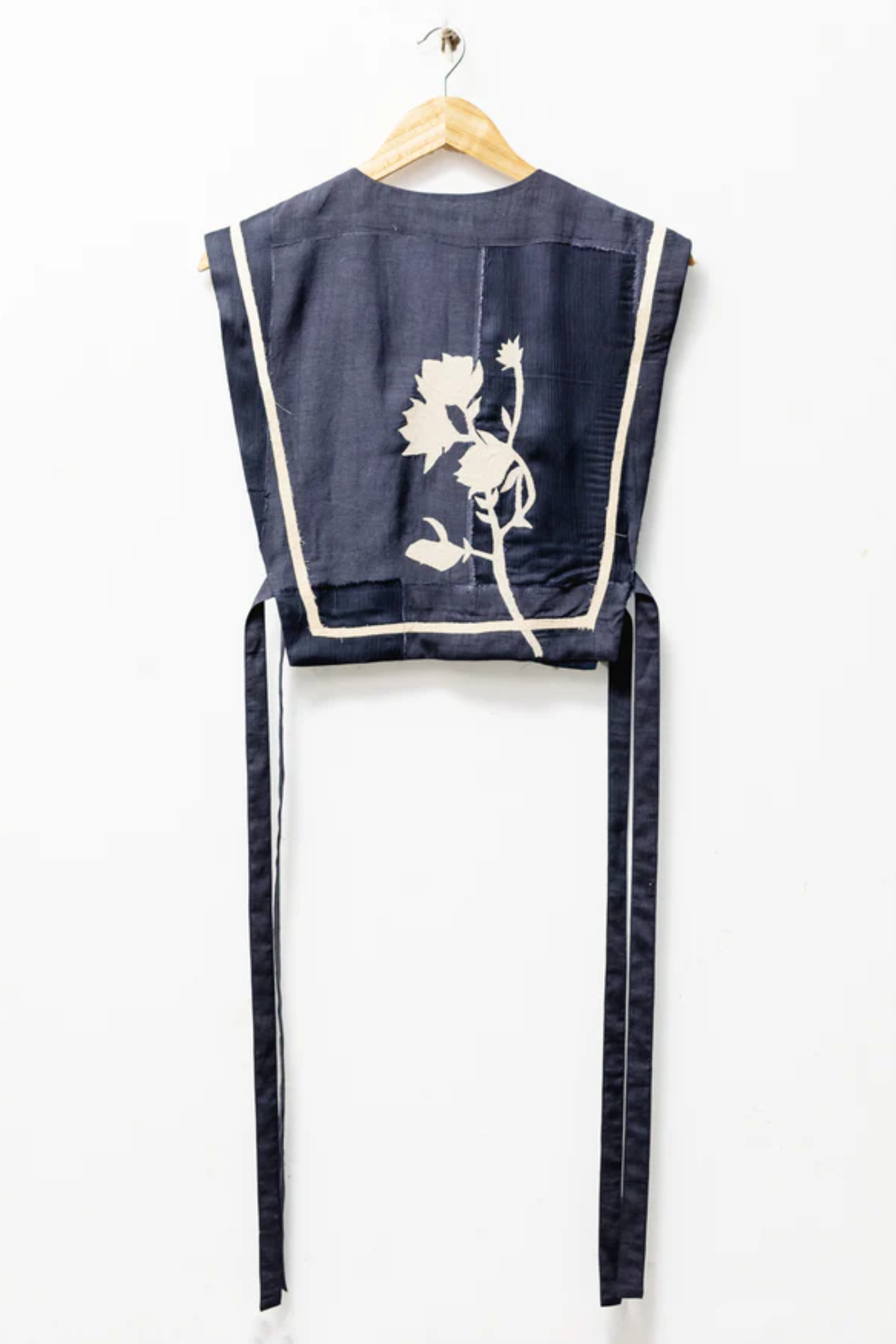 ECLIPSE NAVY TOP